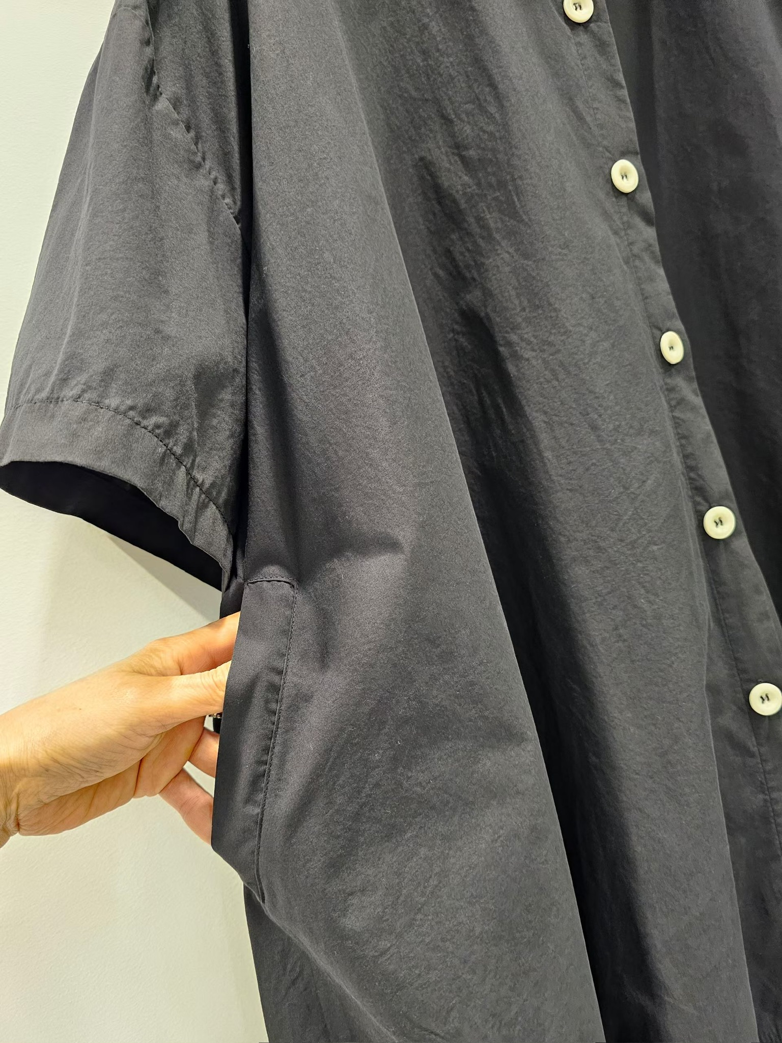 YY25 / CONTRAST BUTTON POCKET SHIRT DRESS