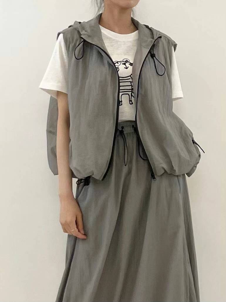 DAKODA TOGGLE SLEEVELESS WINDBREAKER VEST TOP