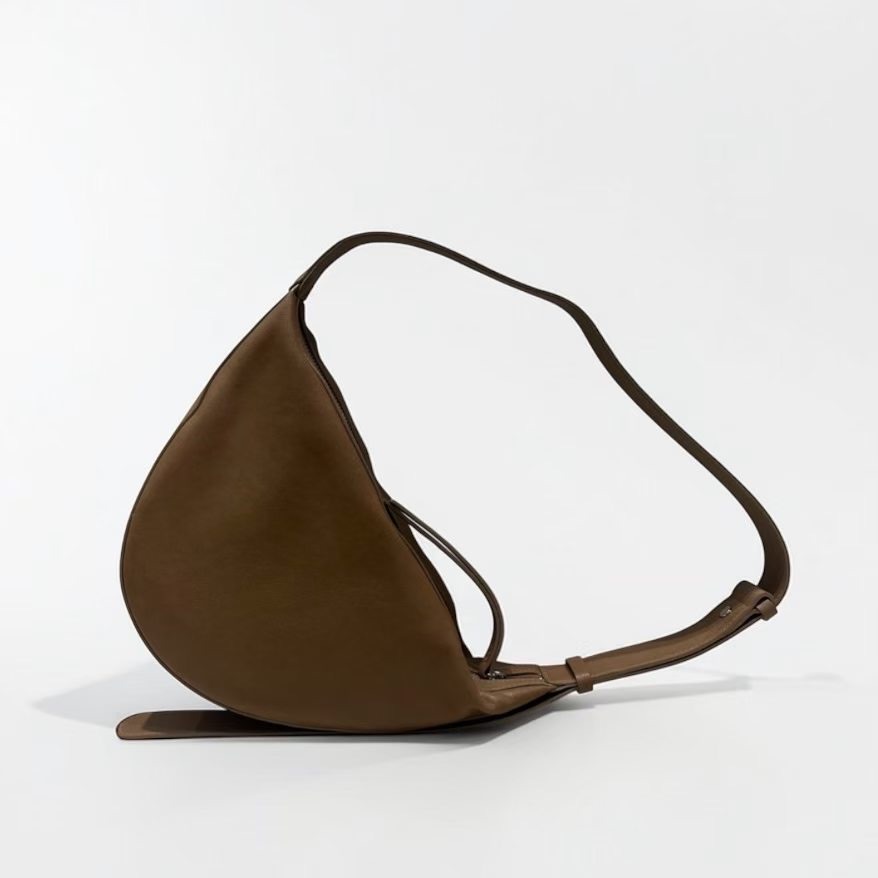 LP08 / HALF MOON SLING BAG