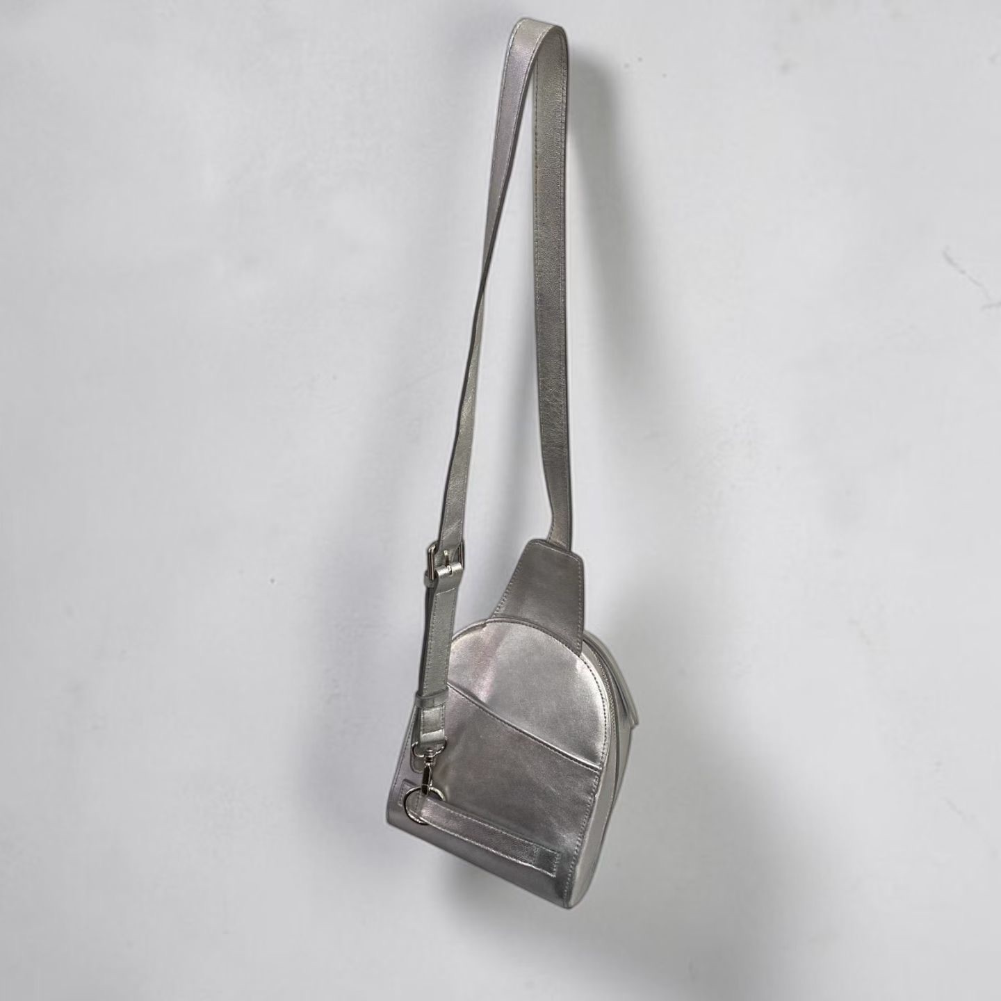 LP03 / SIDE SLING SEMI-CIRCLE LAMBSKIN BAG