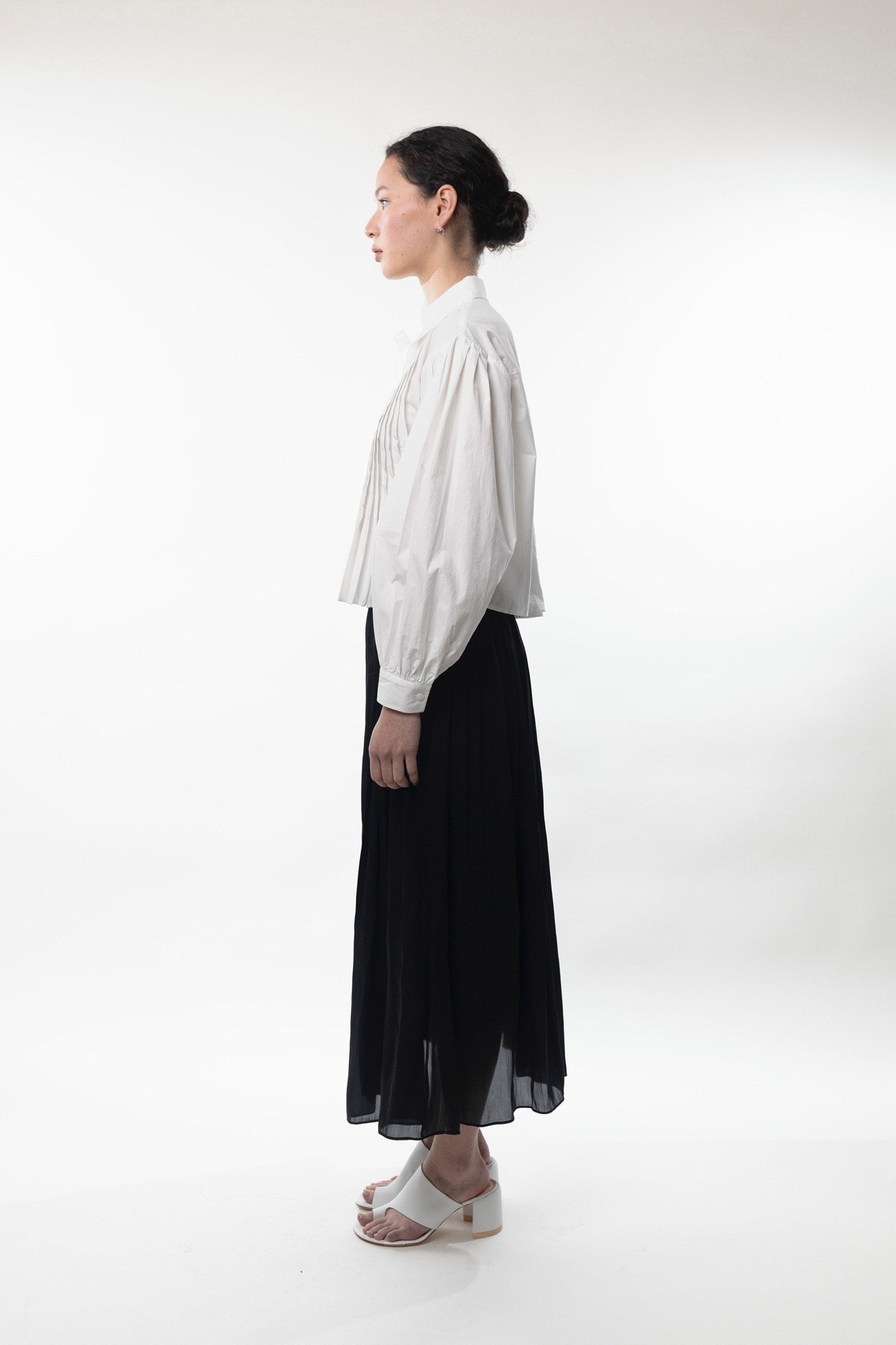 AL16/ FRONT PLEAT DETAILS CROP SHIRT