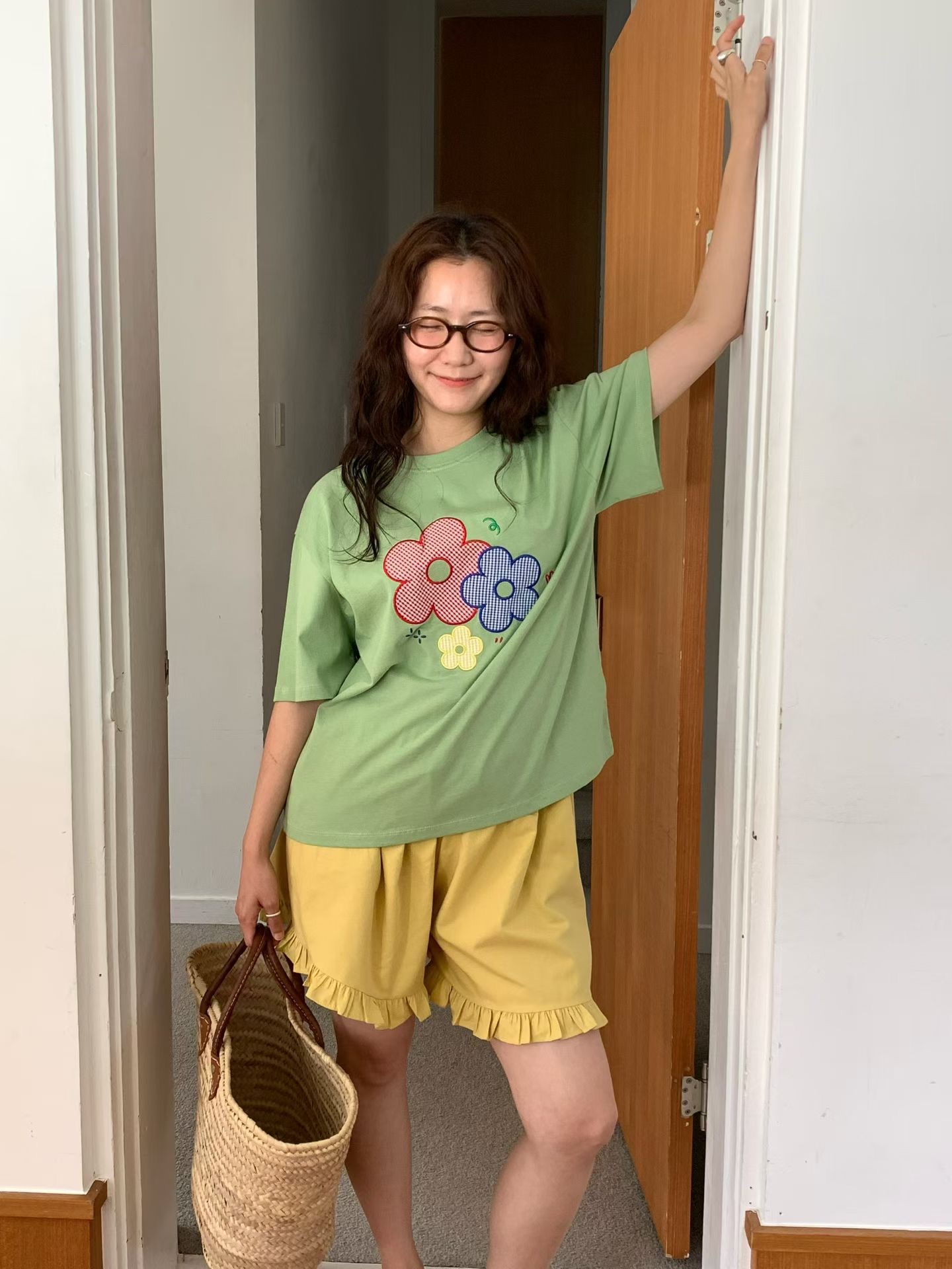 RT17 / EMBROIDERED 3 FLOWERS TEE