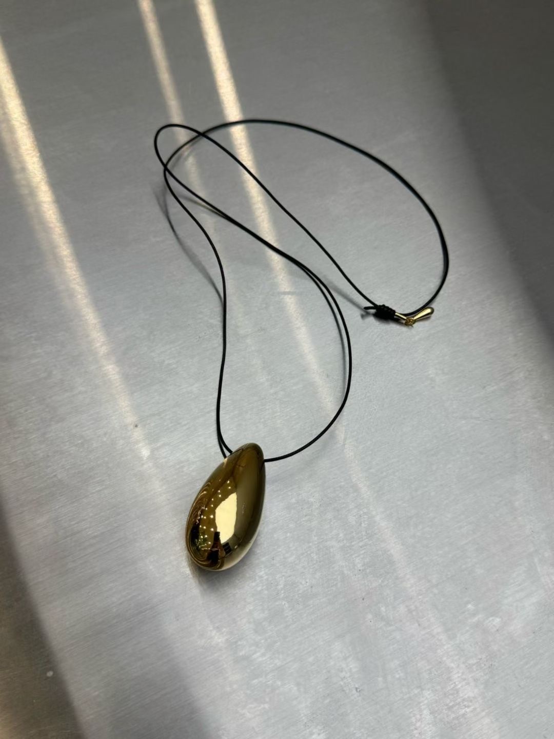 YQ41 / TEARDROP METALLIC PENDANT LONG ADJUSTABLE NECKLACE