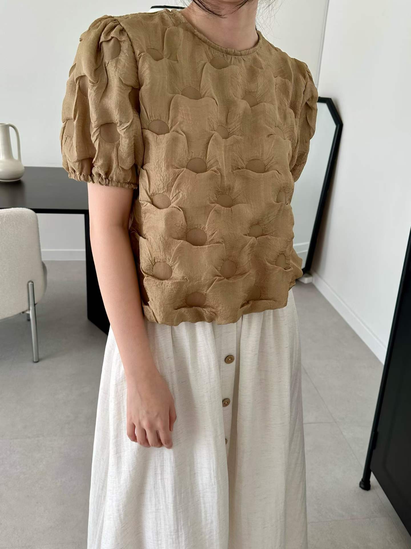 EDITH WAFFLED PUFFY ELASTIC HEM TOP