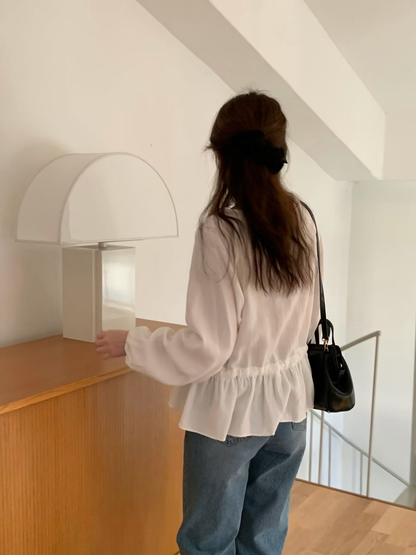 JU08 / RUFFLES NECKLINE DRAWSTRING BLOUSON