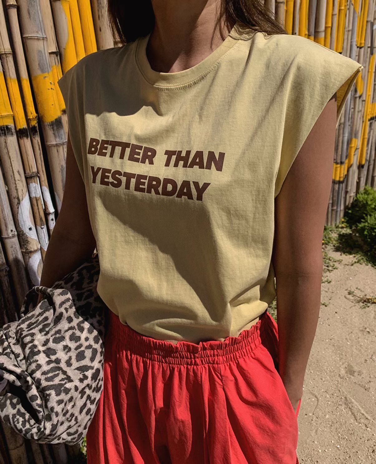 580826 / "BETTER THAN YESTERDAY" MUSCLE TEE