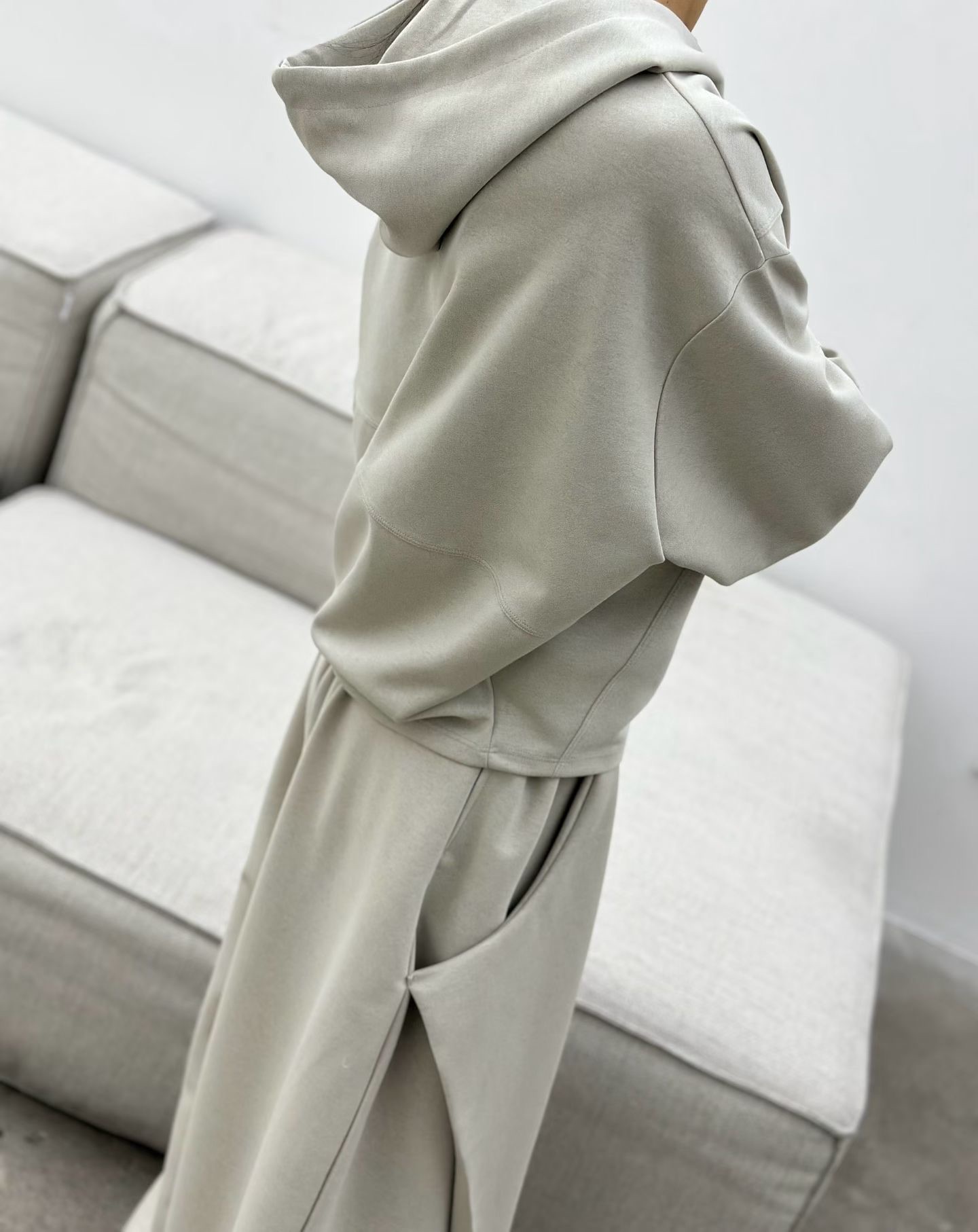 LE07 / IRREGULAR HEM HOODED PULLOVER