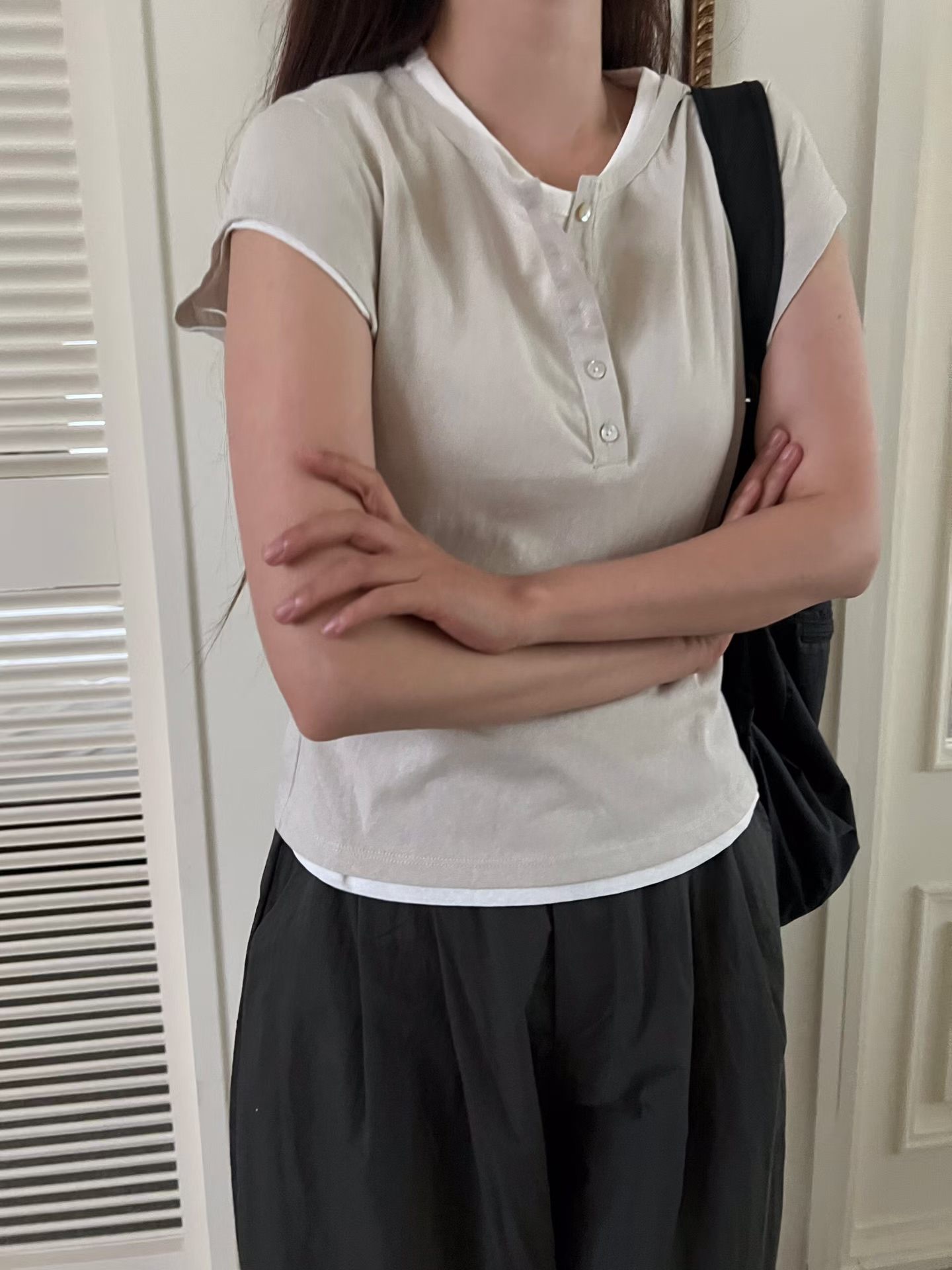 PG37 / TWO-TONE BUTTON TOP
