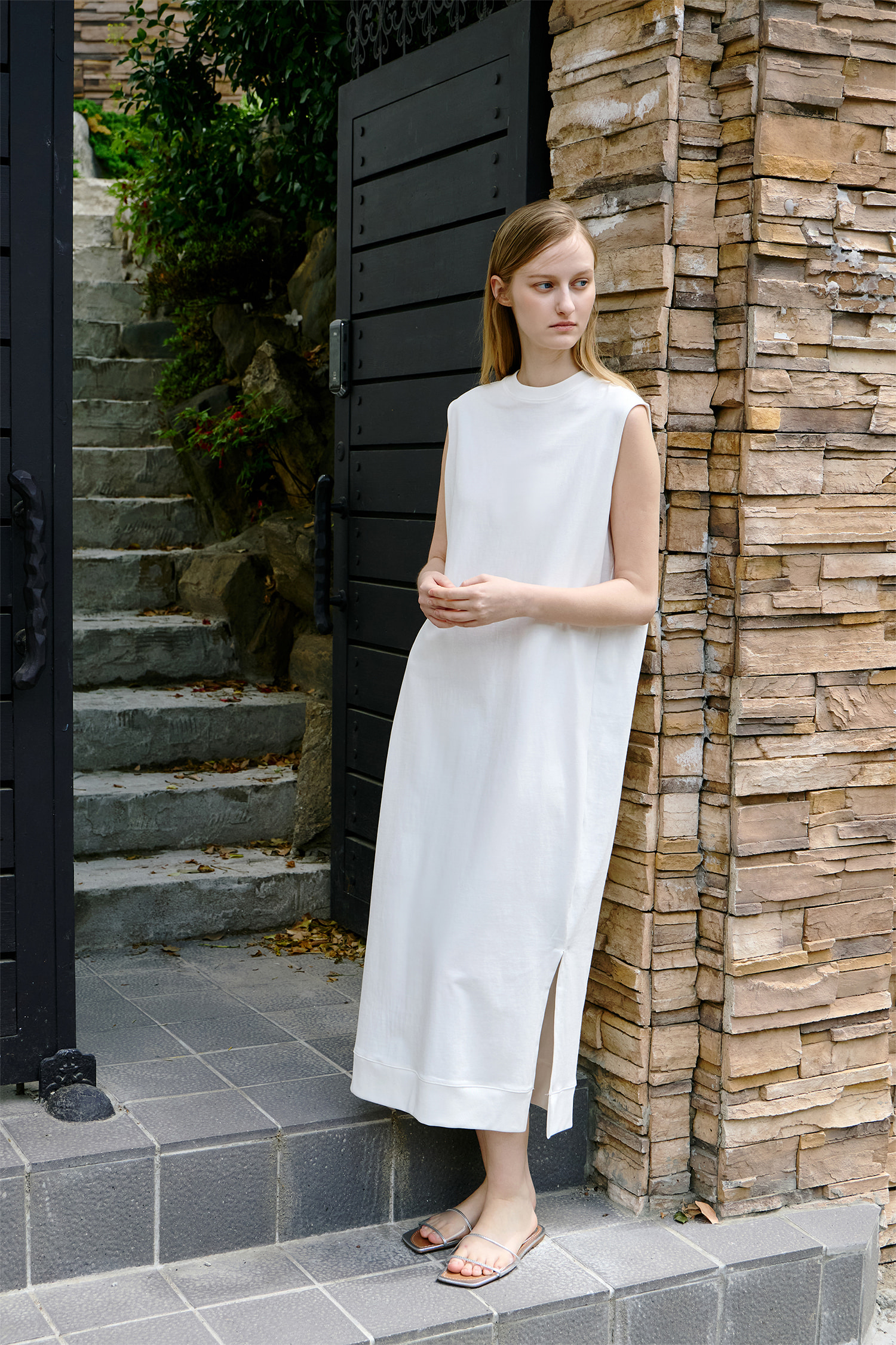 WW30 / SOLID SLIT DRESS