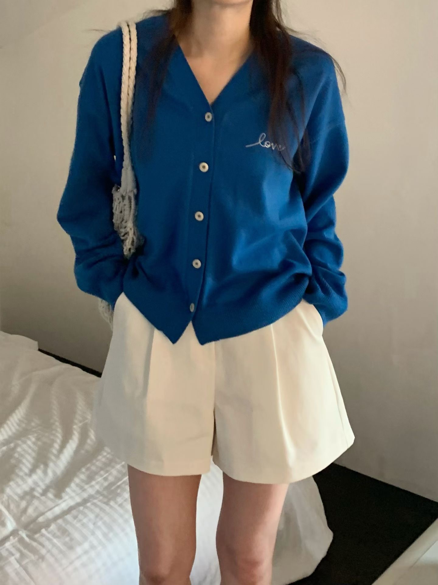 JU03 / "LOVE" EMBROIDERED LOGO CARDIGAN