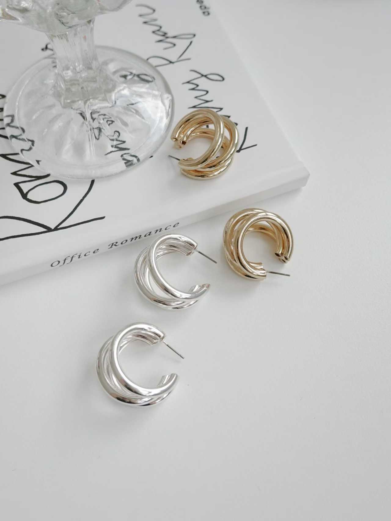 DOLLEY SWIGGLE EARRINGS