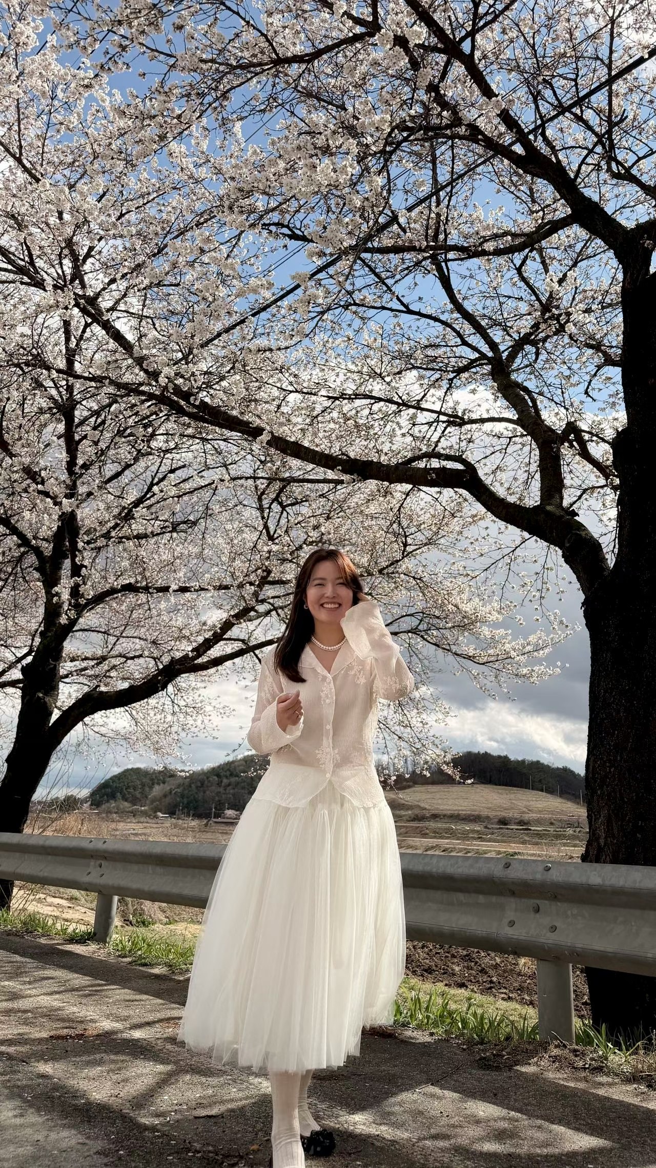 DA17 / SEMI SHEER FLOWER APPLIQUE TOP/CARDIGAN