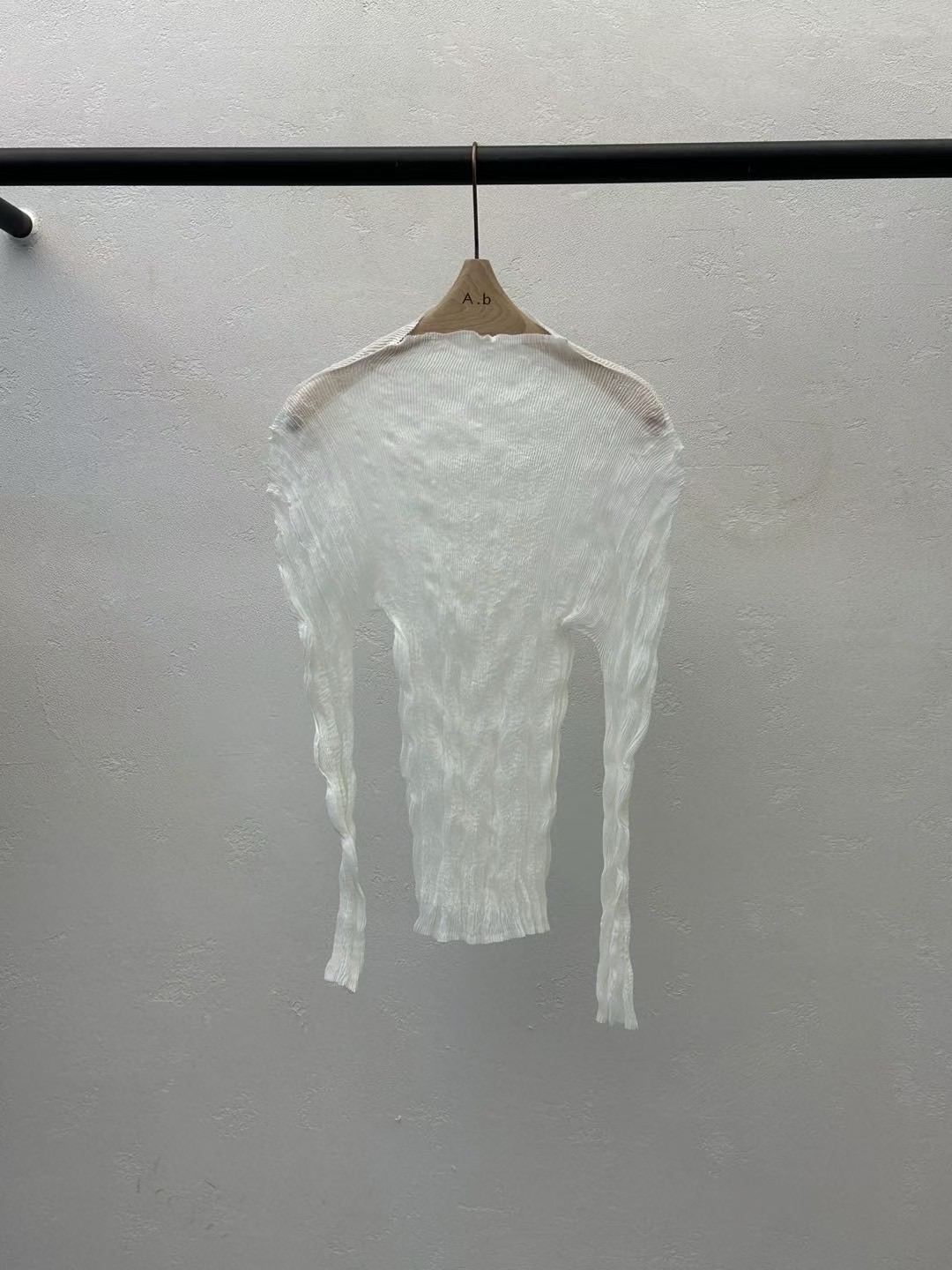 DA30 / TEXTURED LONG SLEEVES TOP