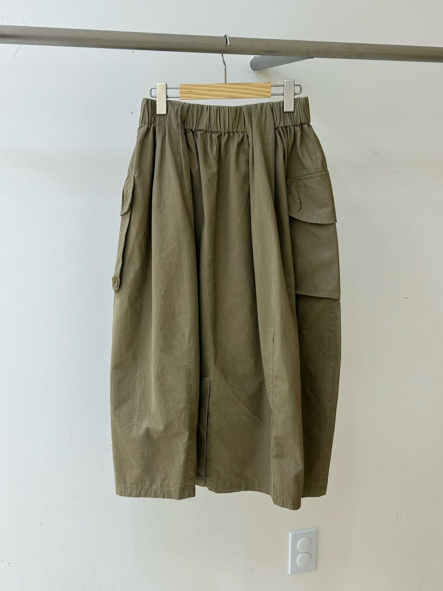KL22 / BALLOON CUT CARGO SKIRT