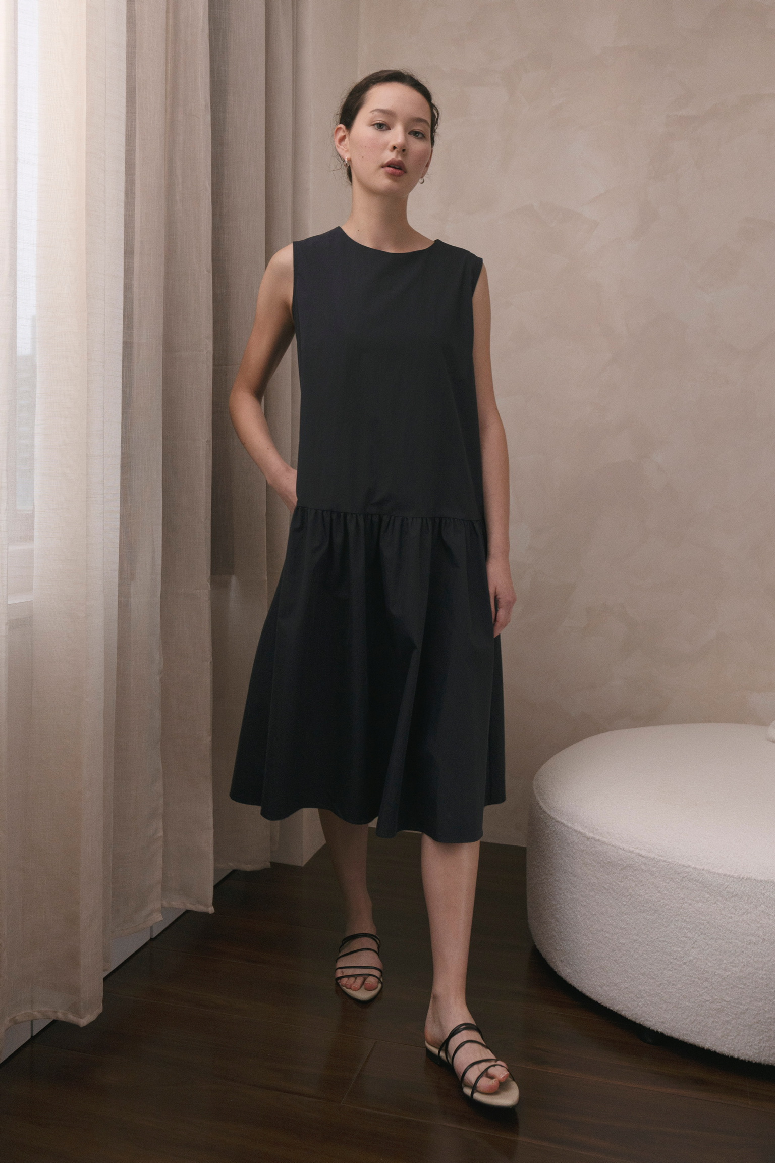 AL18 / Sleeveless Drop Waist Dress