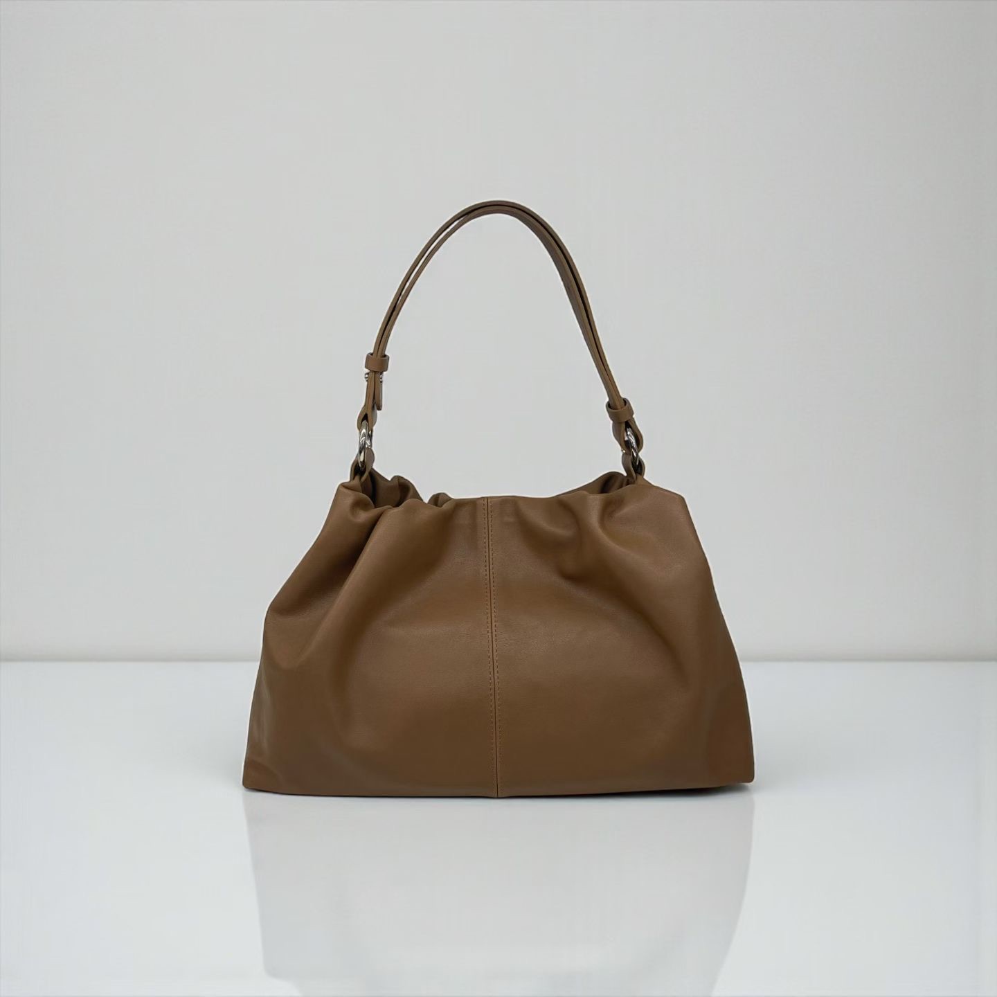 LP04 / GATHER OPENING LAMBSKIN BAG