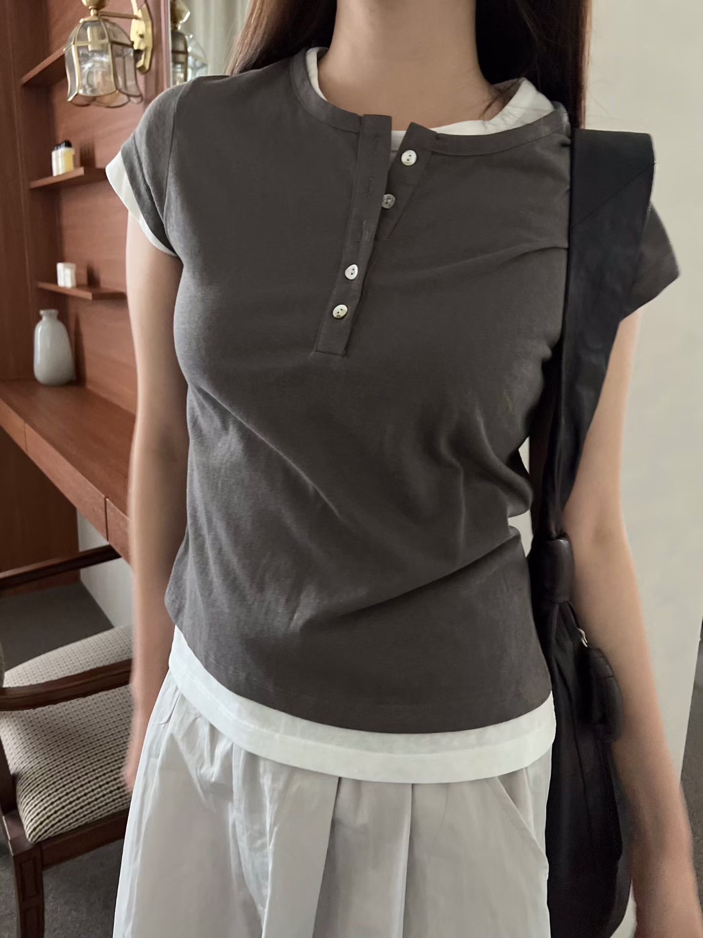 PG37 / TWO-TONE BUTTON TOP