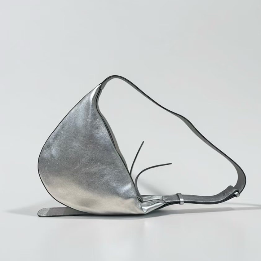 LP08 / HALF MOON SLING BAG