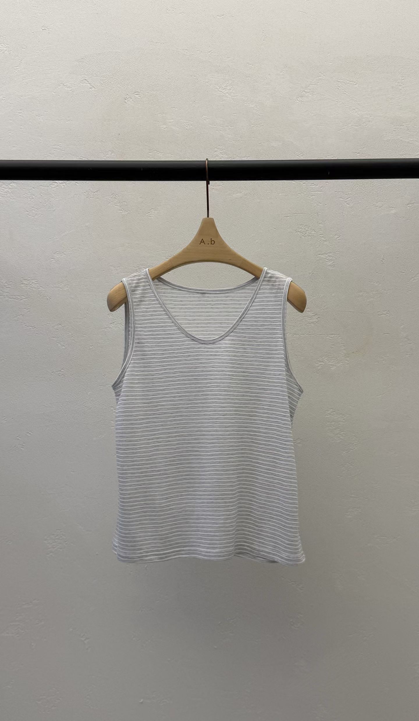 KF43 / V-NECKLINE SUMMER COTTON TANK TOP