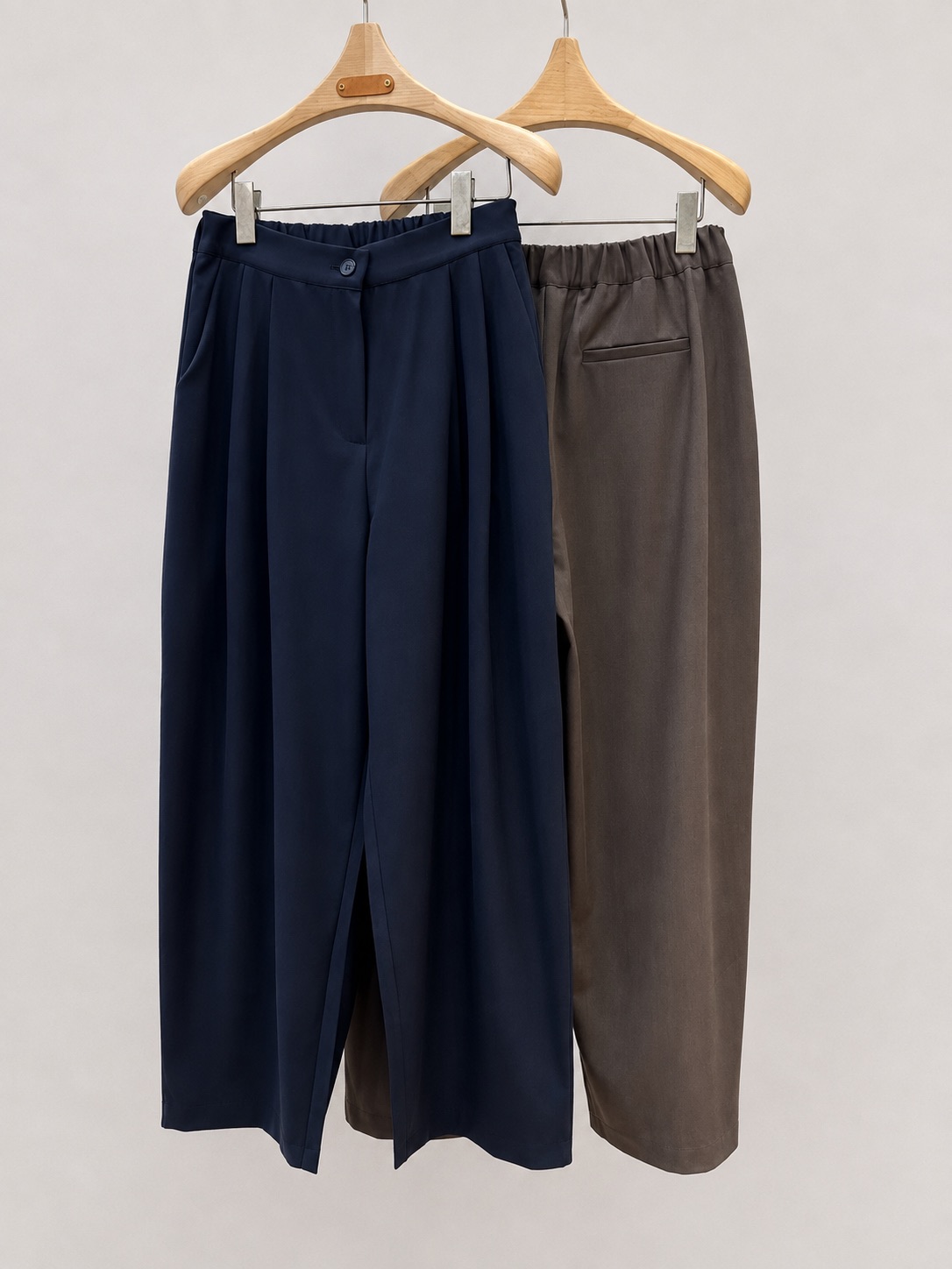 550826 / BANDED WAIST PINTUCK TROUSERS
