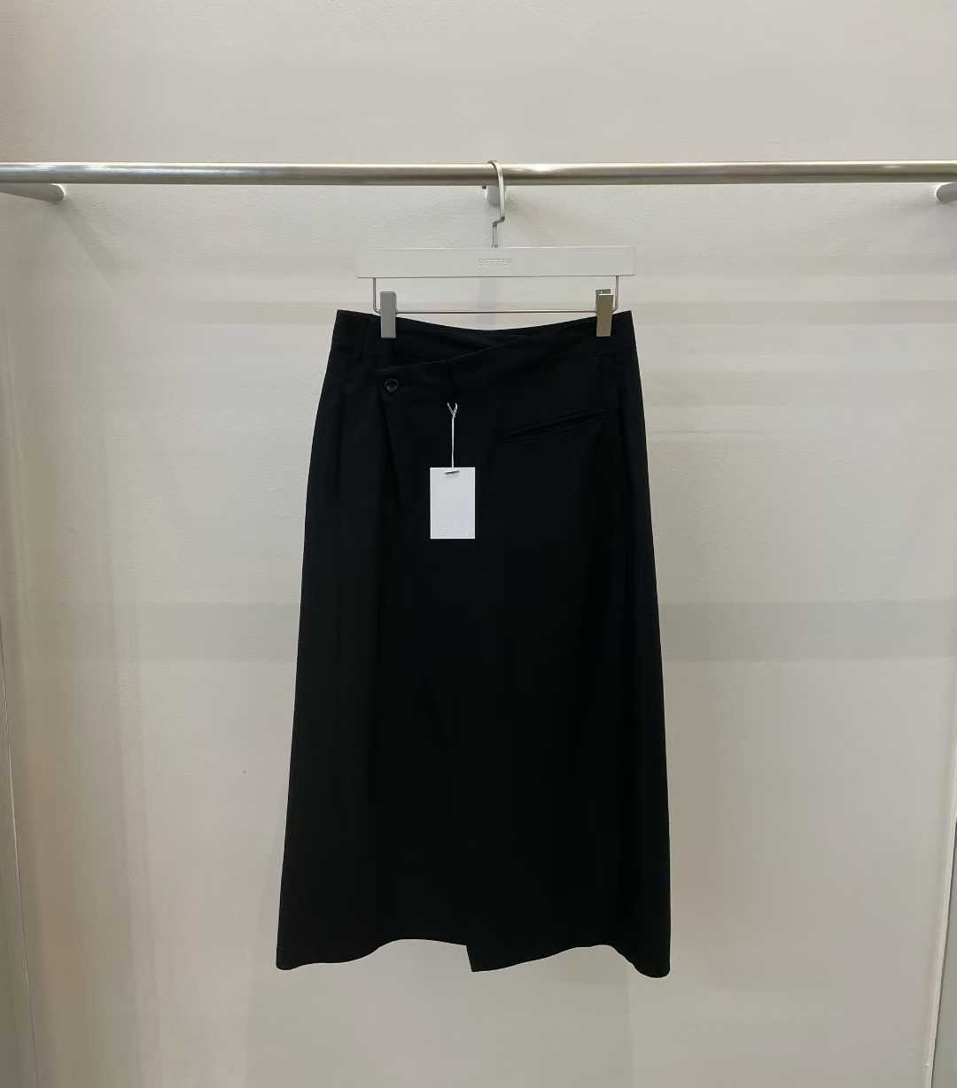 DOTTIE OVERLAP DETAIL MIDI SKIRT