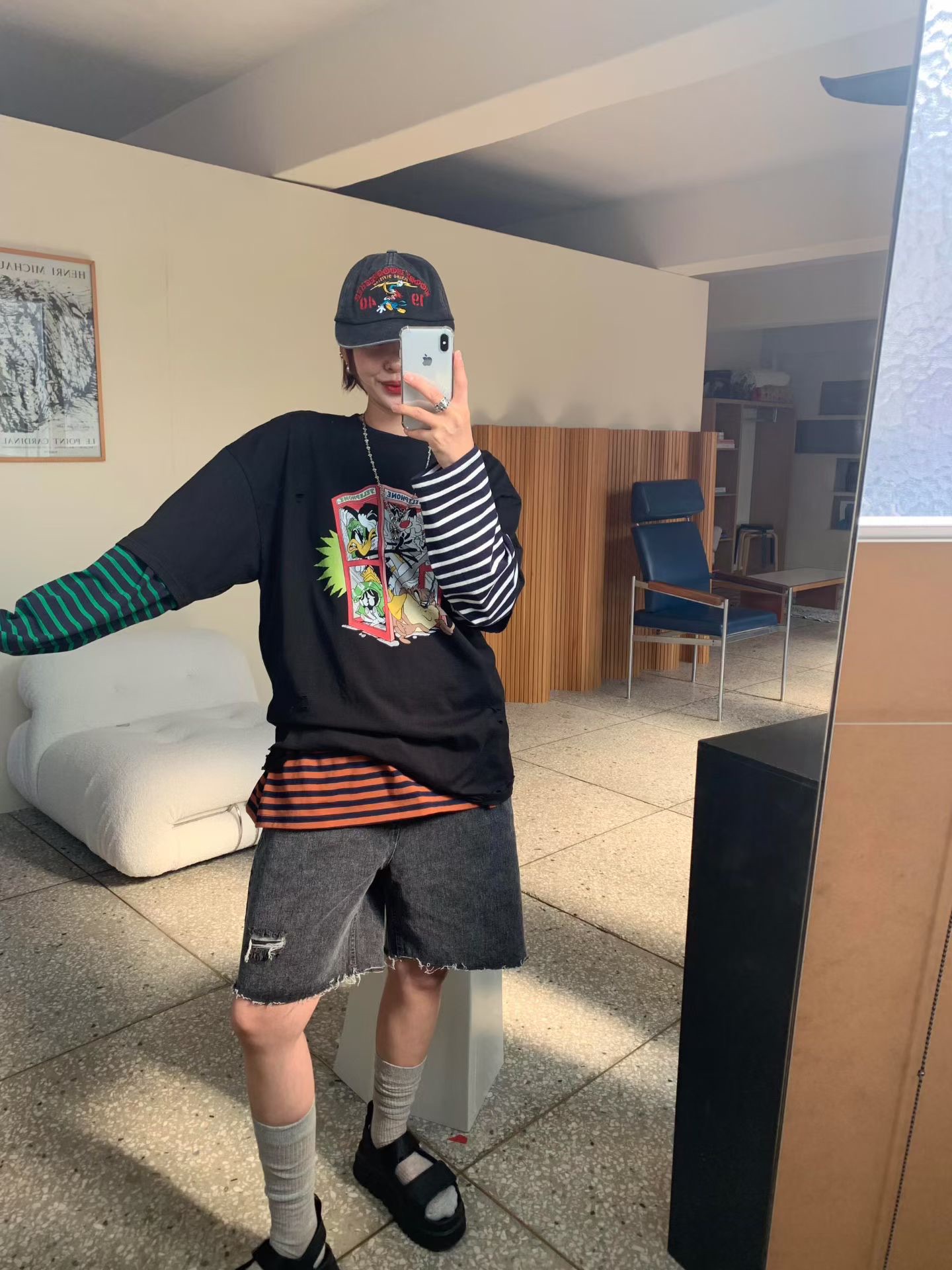 KL06 / BUGS BUNNY & FRIENDS RIPPED TEE