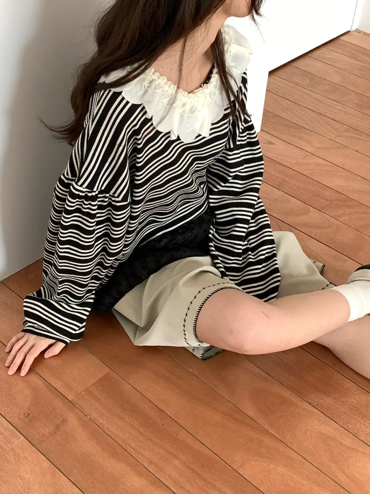 VP21 / RUFFLE COLLAR STRIPED LAYERED TOP