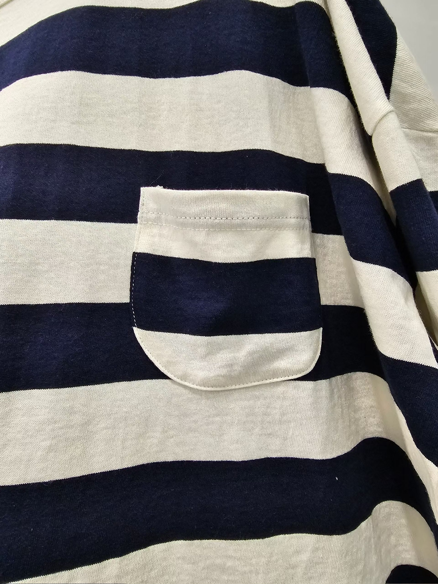 NY11 / Crew Neck Long Sleeved Pocket Tee