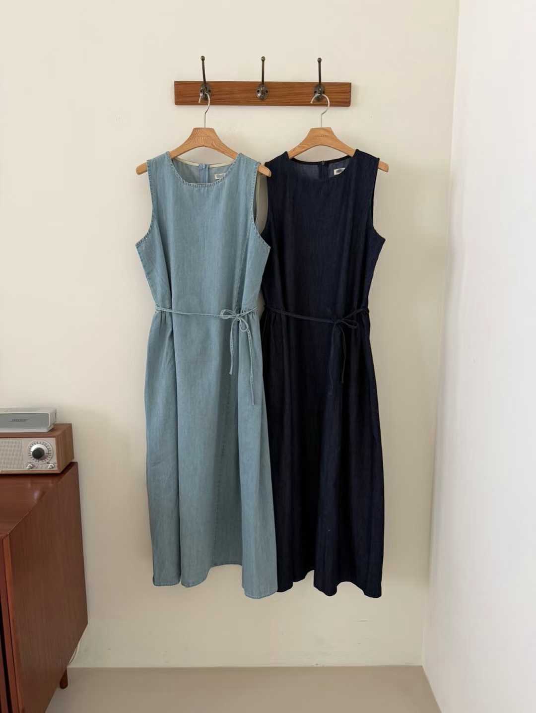 EDEN WAIST TIE SLEEVELESS DENIM DRESS