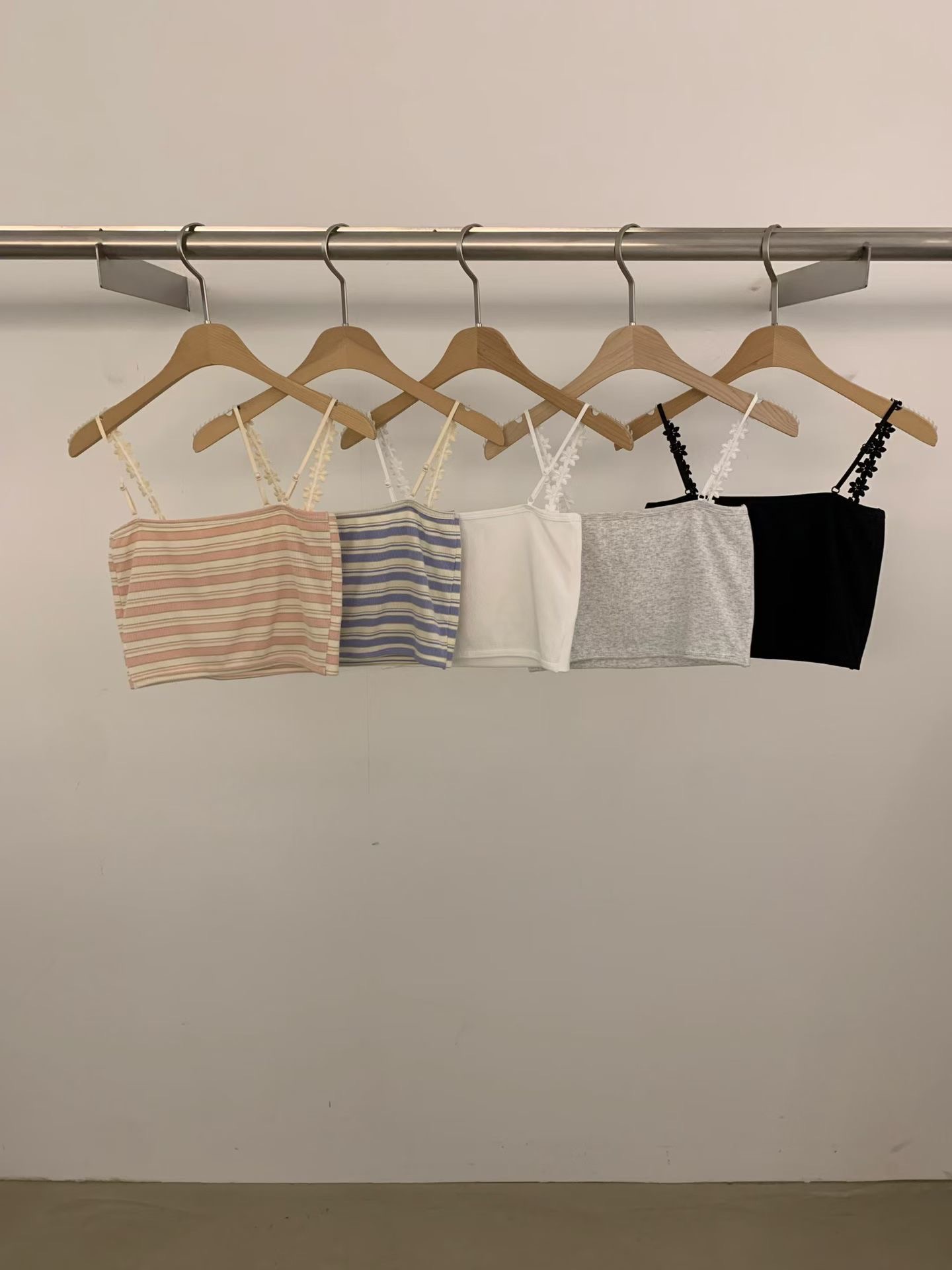 DOMINGA FLOWER APPLIQUE STRAPS BRALETTE