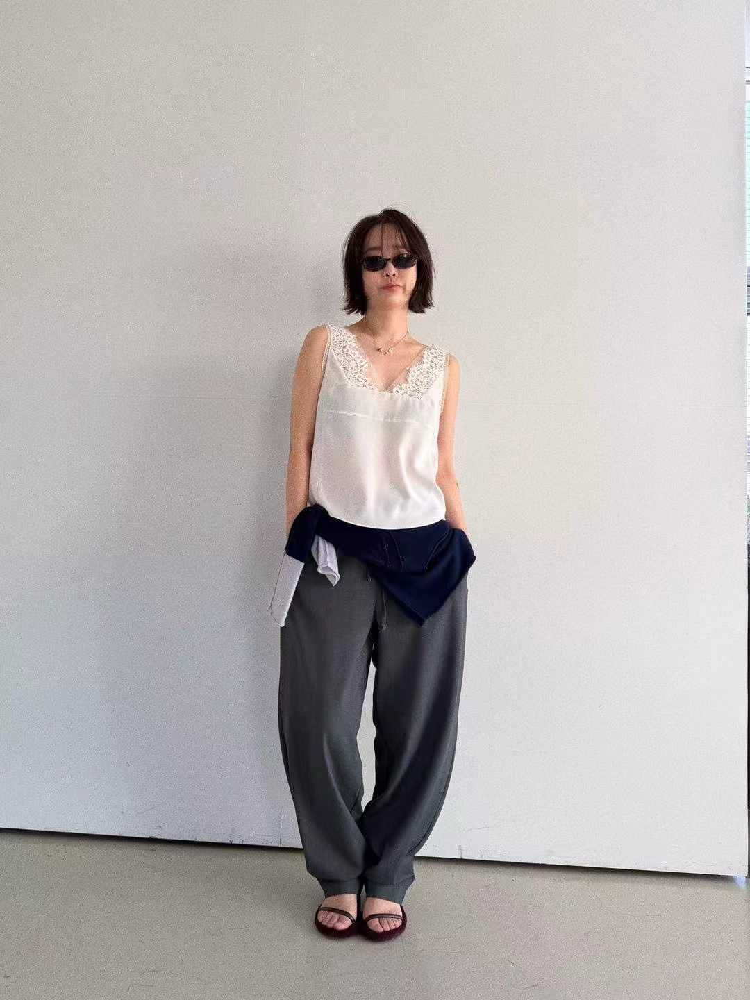 DEJA TWO-WAYS LACE PIPING SLEEVELESS TOP