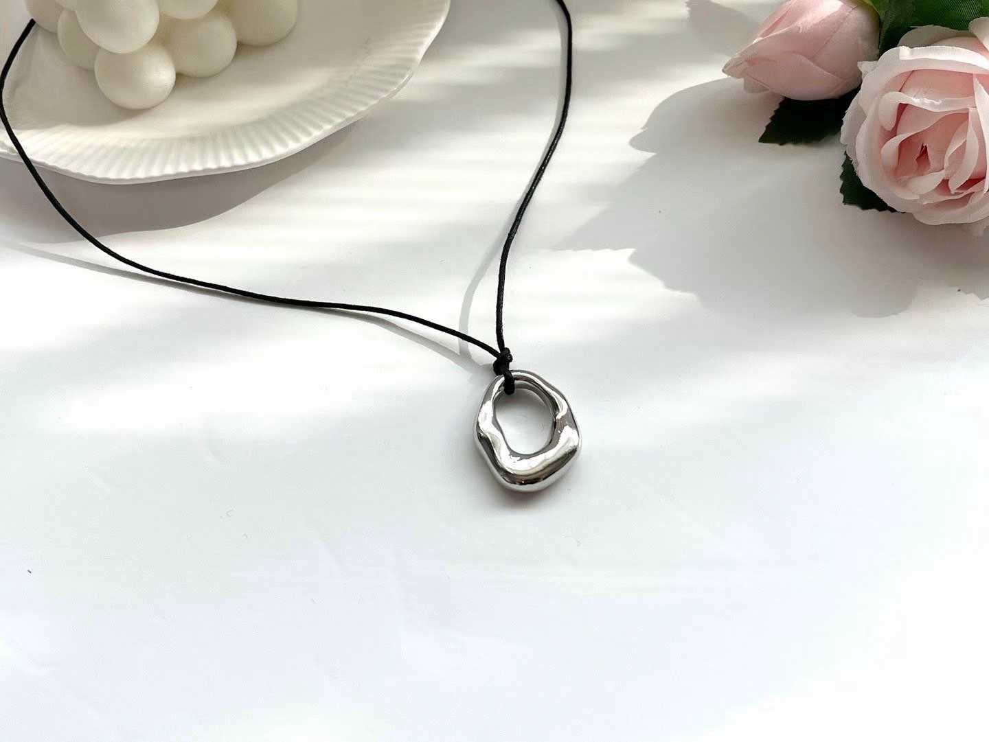 FRANCINNE IRREGULAR DONUT PENDANT STRING NECKLACE