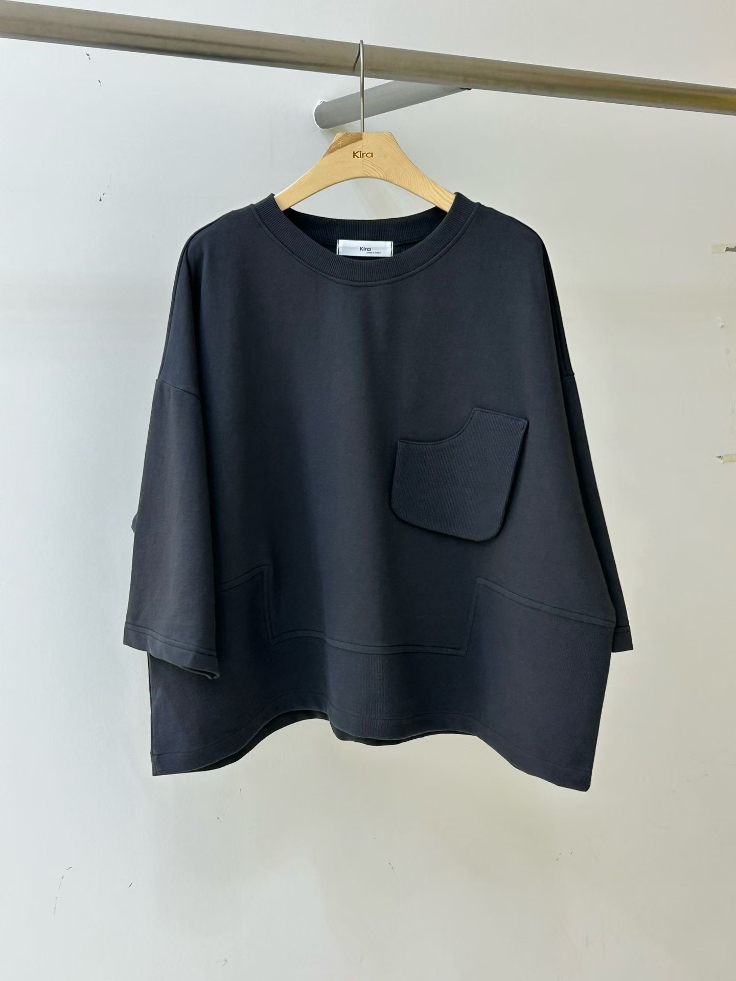 KL21 / RIBBED PANEL POCKET OVERSIZED TEE