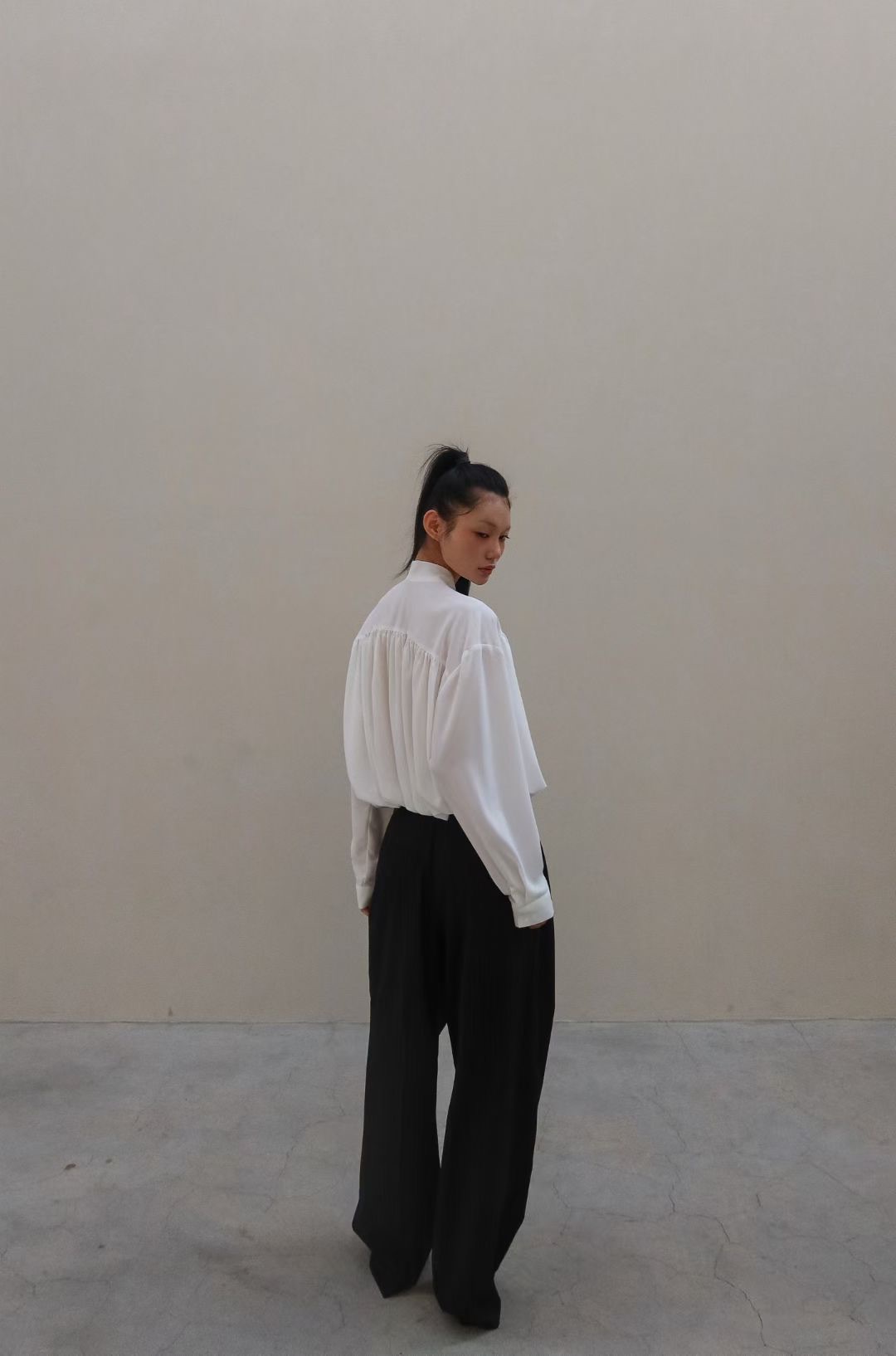 BY09 / FRONT TIE LONG SLEEVES BLOUSE