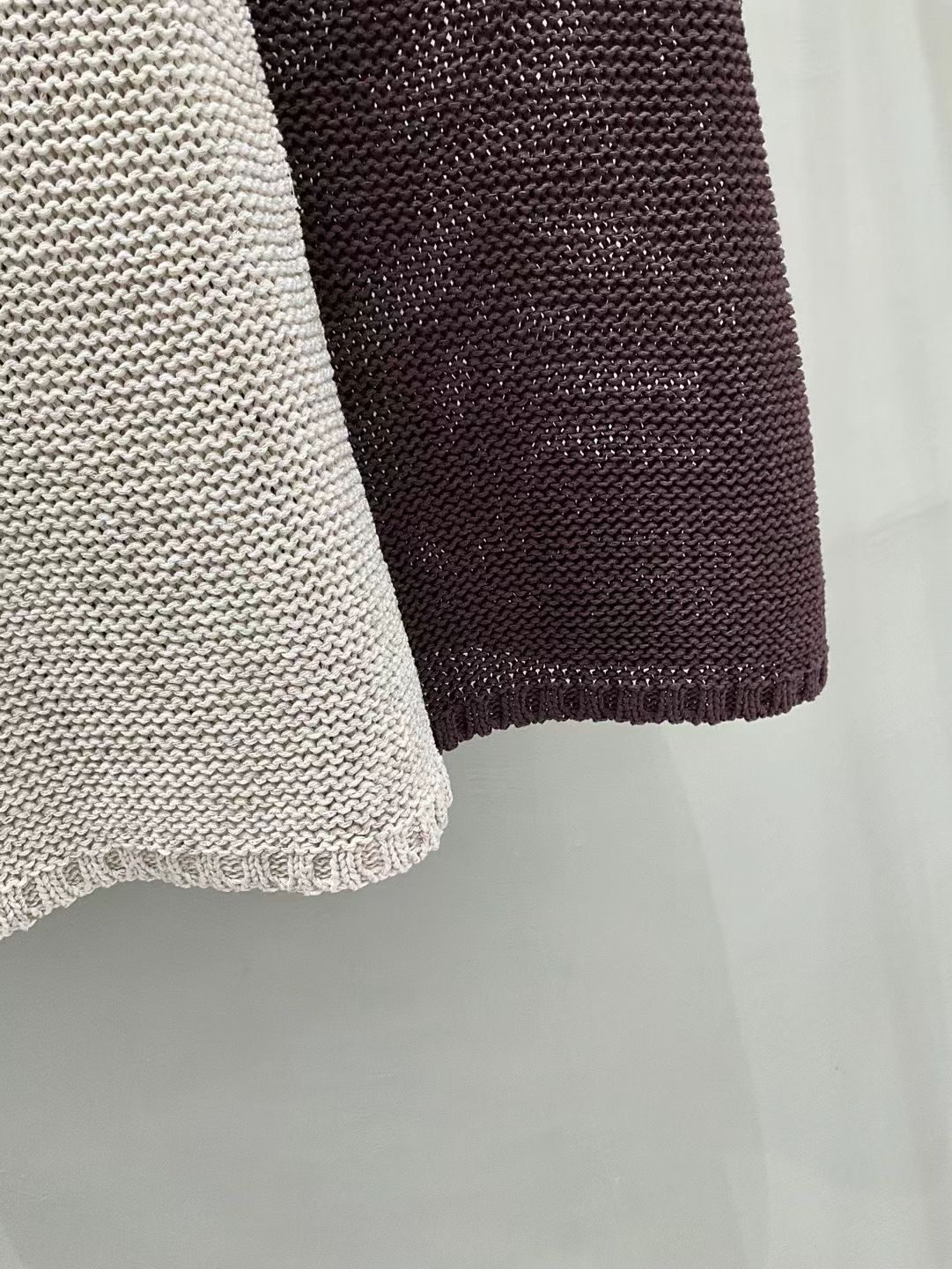 MU16 / SQUARE NECKLINE KNIT SLEEVELESS TOP