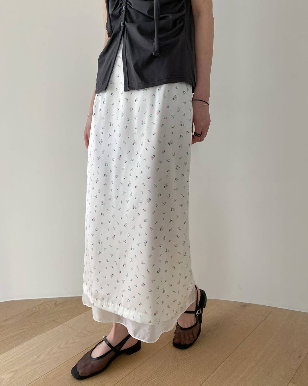 ESSENCE BACK BANDING SATIN FLORAL SKIRT