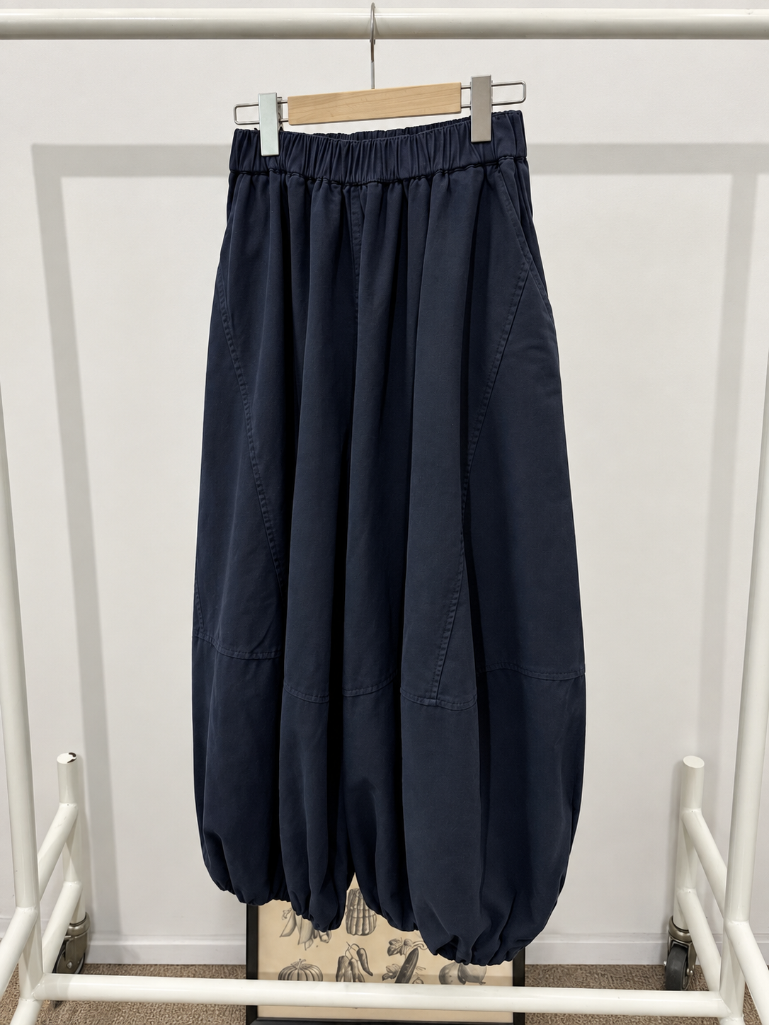 031026/BALLOON-CUT POCKET TROUSERS 