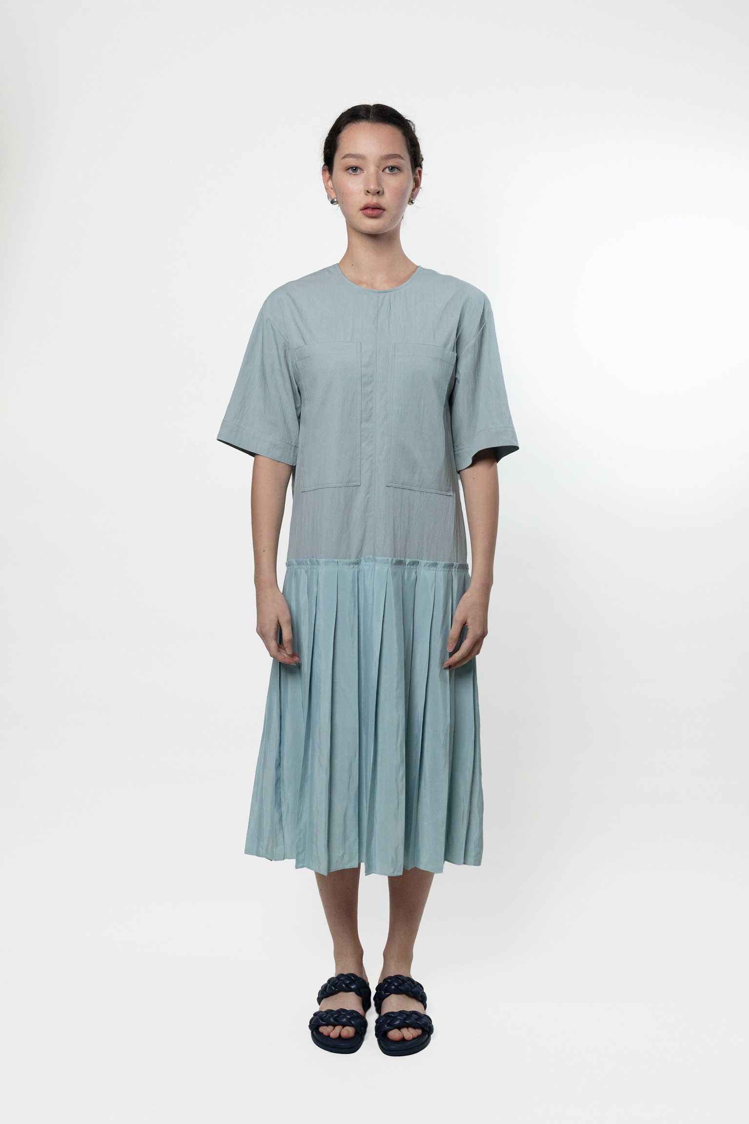 AL01/ DROP WAIST PRESSED PLEATS DRESS
