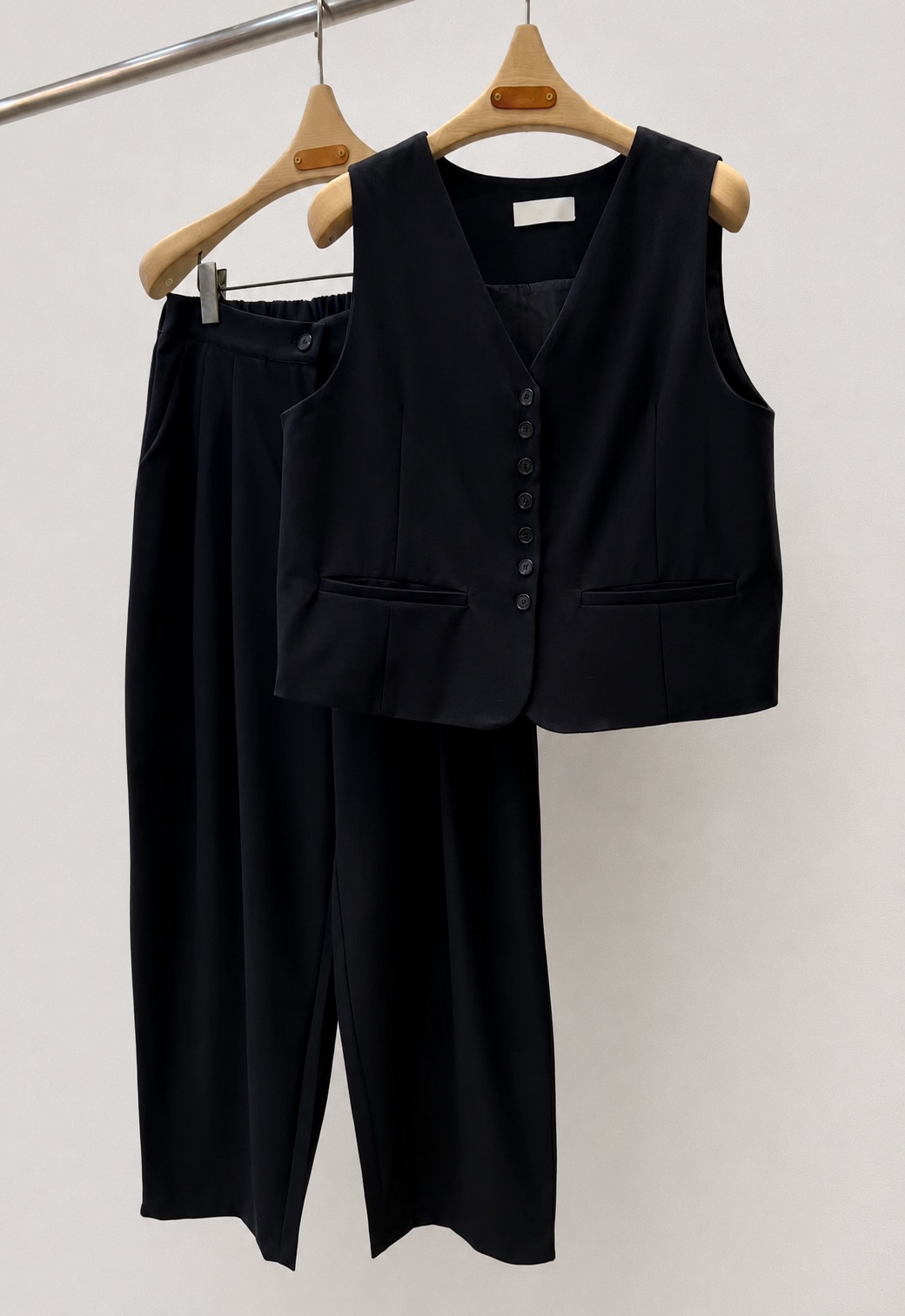 550826 / BANDED WAIST PINTUCK TROUSERS