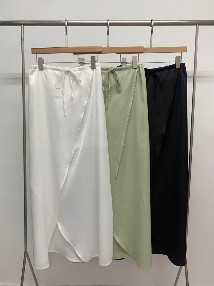 FAYE OPEN SPLIT SILKY SKIRT