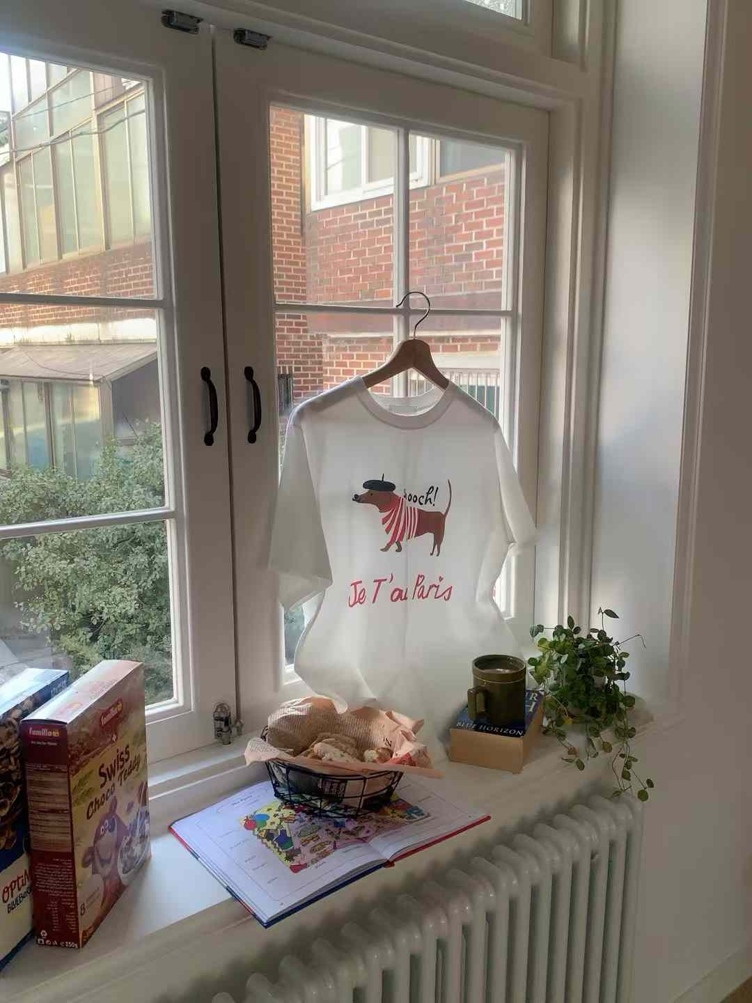 DEVORAH 'SMOOCH!' DACHSHUND TEE