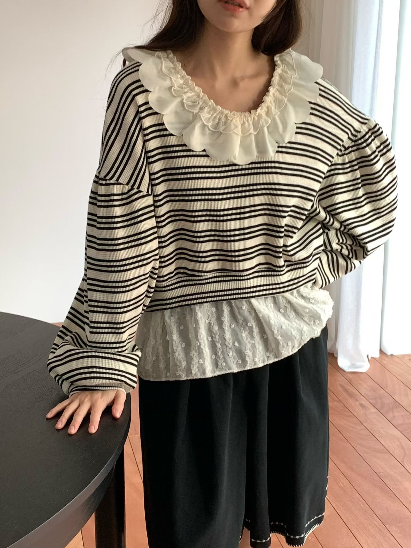VP21 / RUFFLE COLLAR STRIPED LAYERED TOP