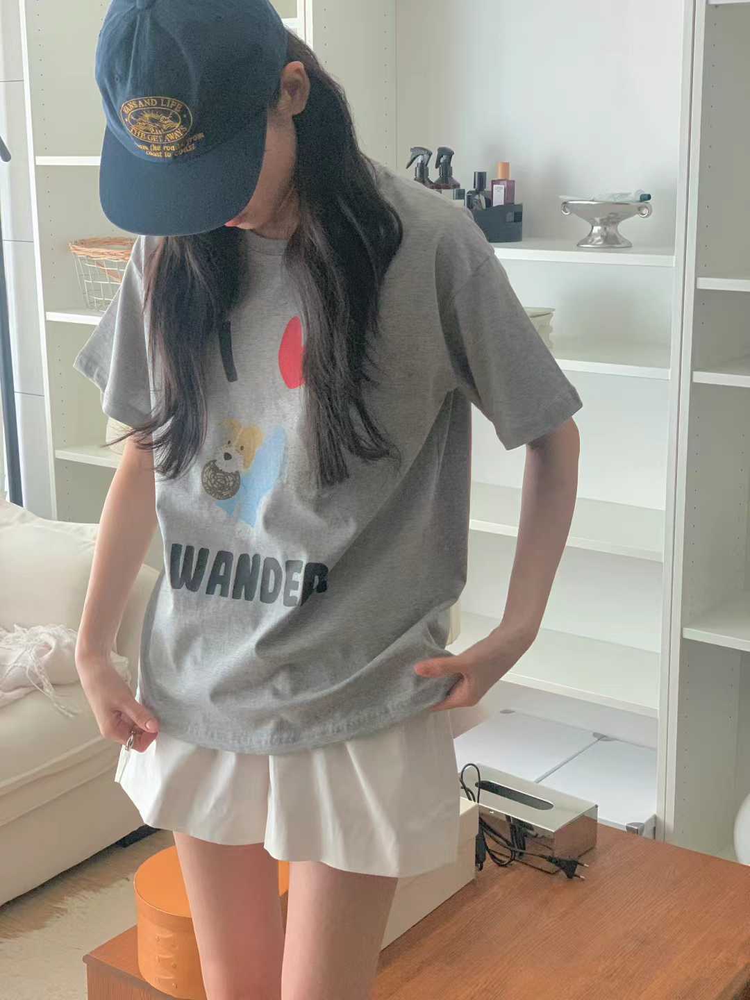 DERILL WANDER DOG GRAPHIC TEE