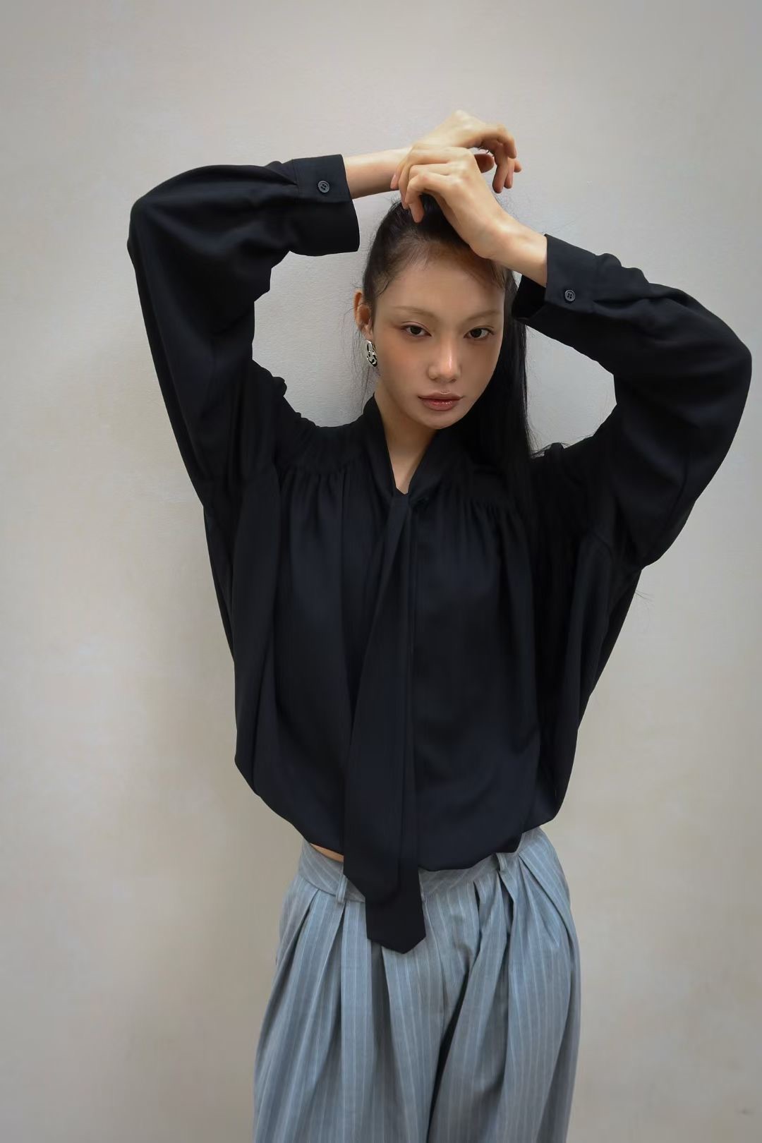 BY09 / FRONT TIE LONG SLEEVES BLOUSE