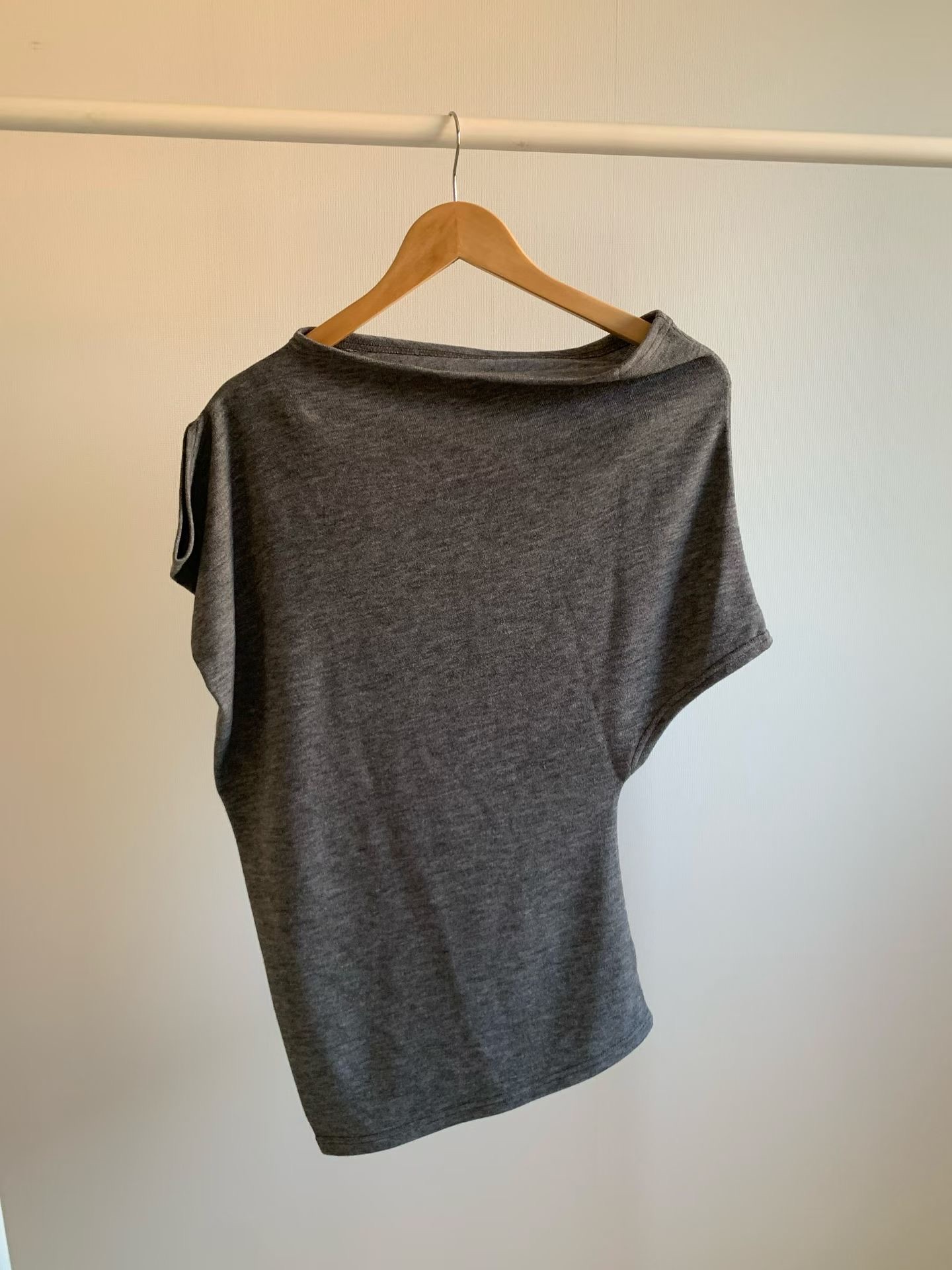 TS12 / ONE SHOULDER RUCHED TOP