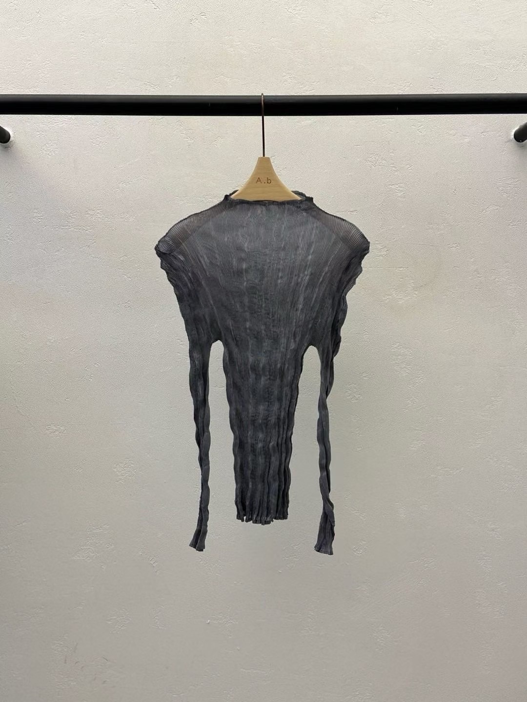 DA30 / TEXTURED LONG SLEEVES TOP