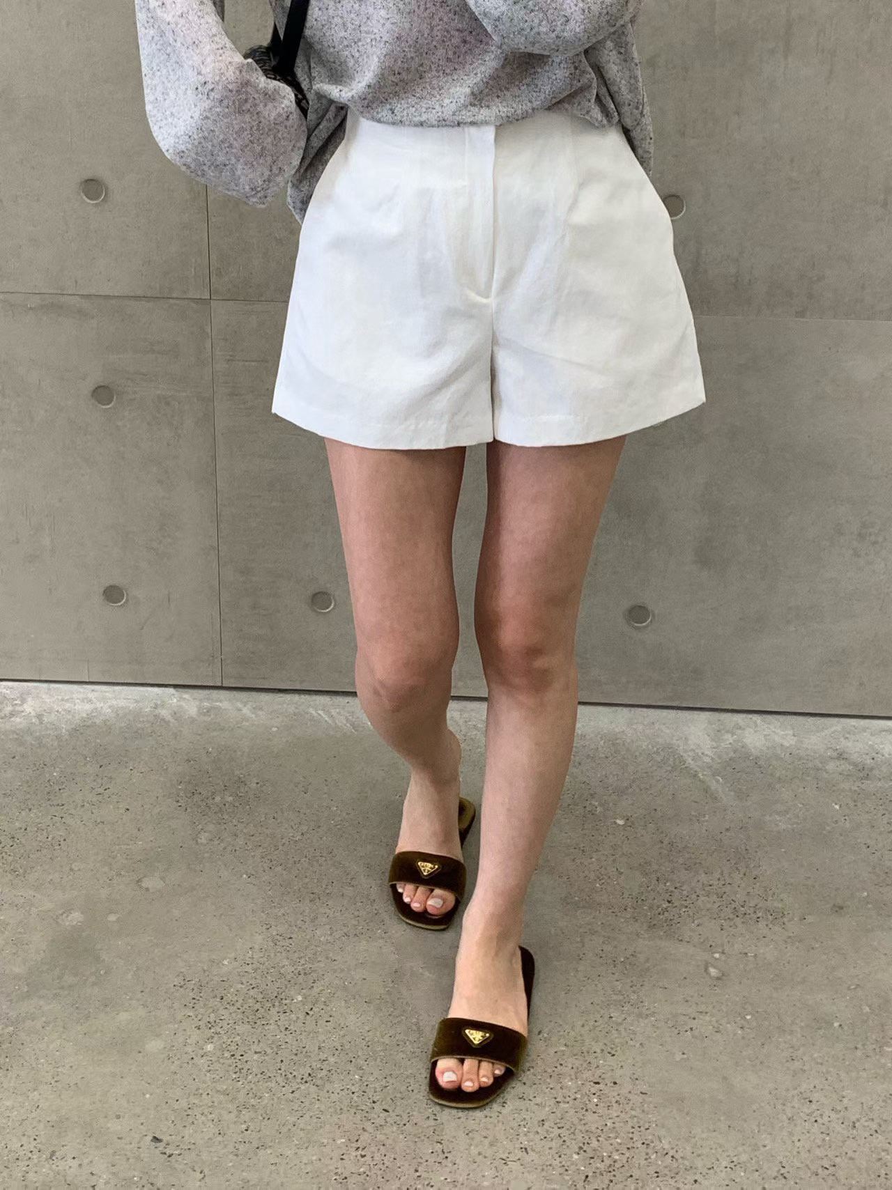 ERIN FRONT DART BACK ELASTIC SHORTS