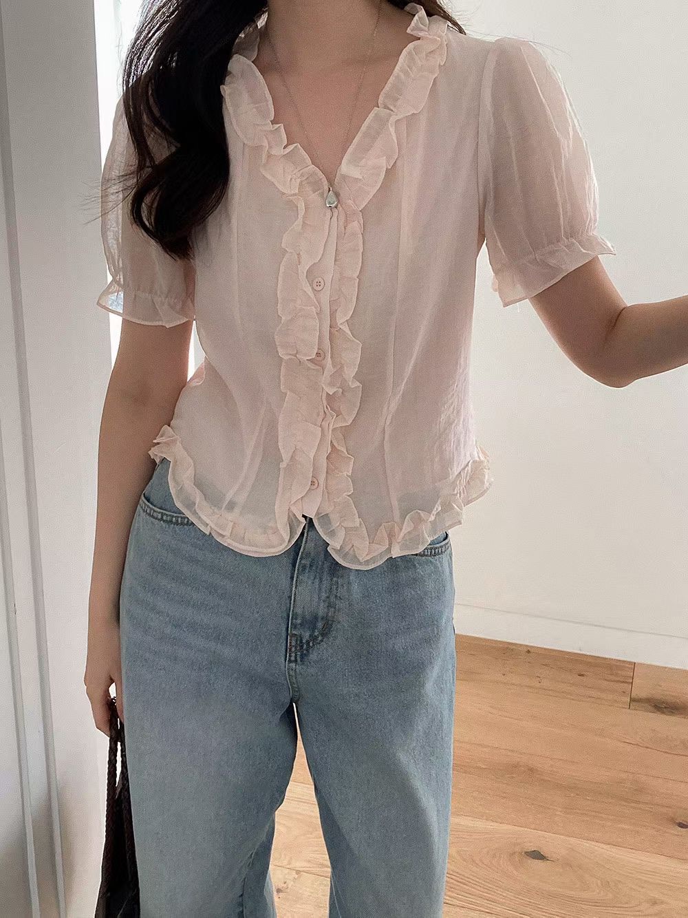 PG02 / V-NECKLINE RUFFLES BLOUSE