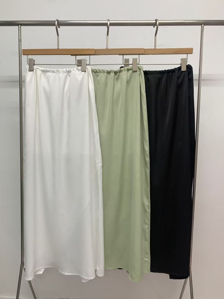 FAYE OPEN SPLIT SILKY SKIRT