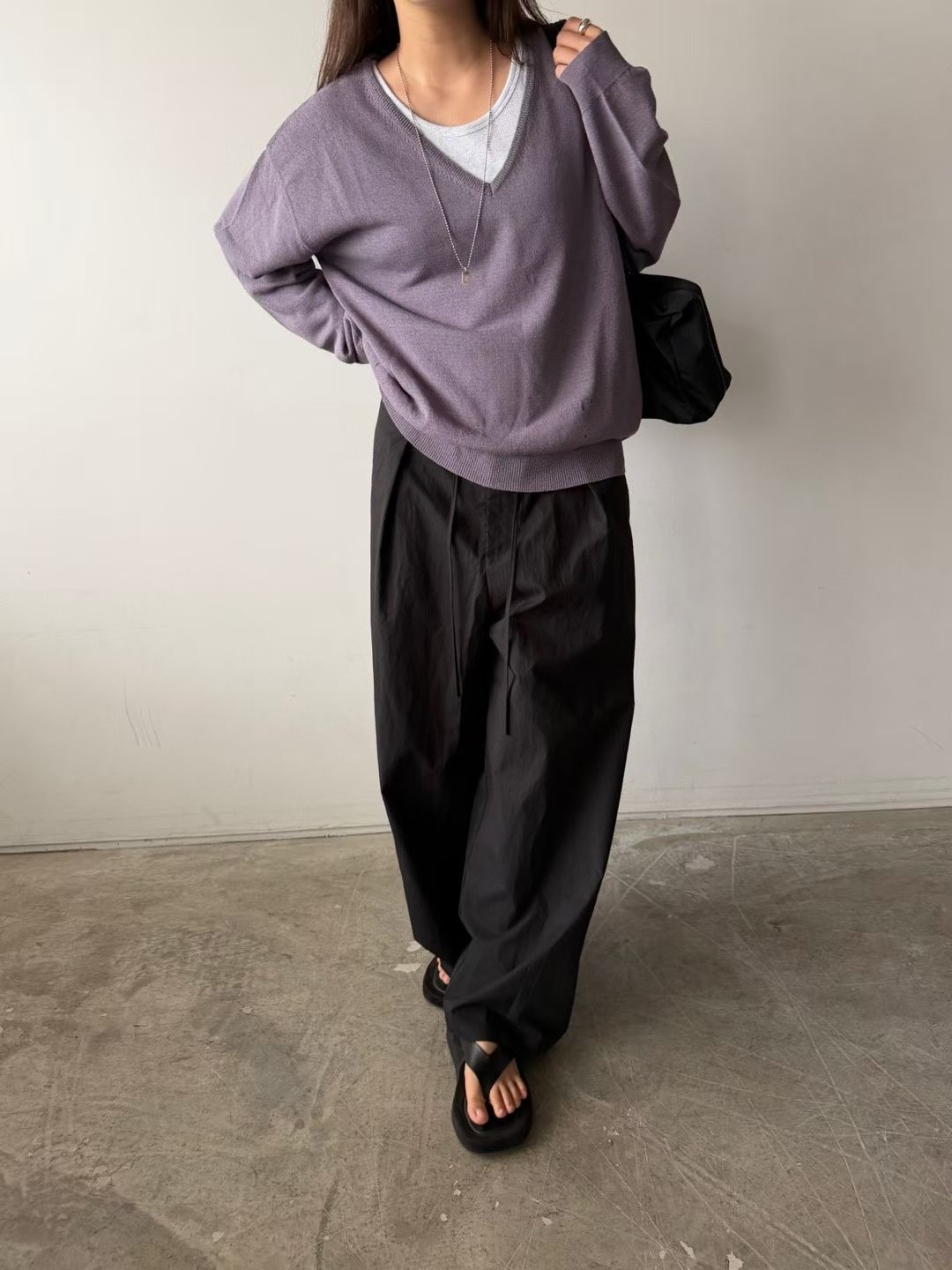 YQ26 / RELAXED-FIT PLEATED WIDE LEG TROUSERS